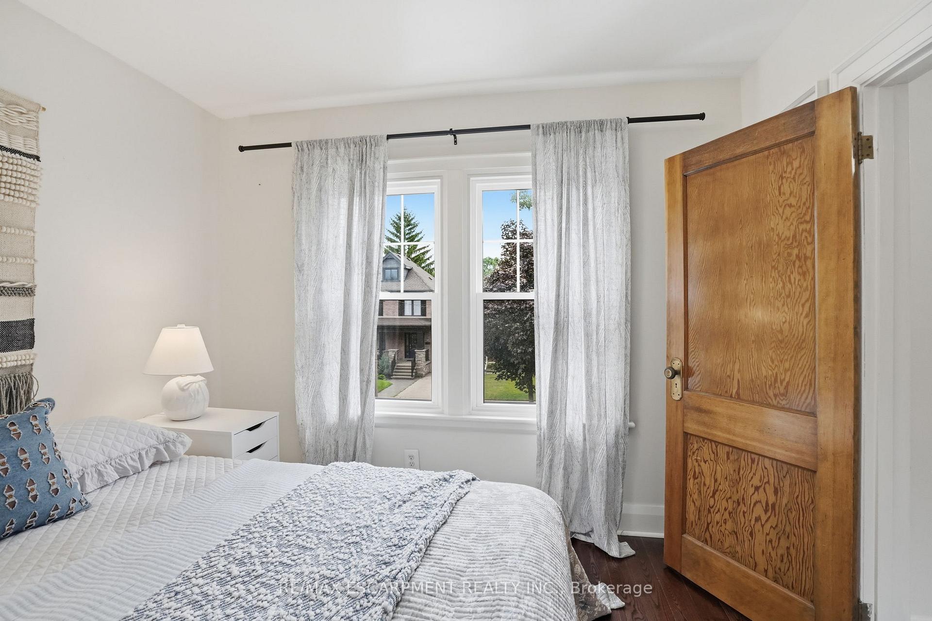 Photo 32 of 17 Tuxedo Avenue S, Hamilton, Delta — HOMEH