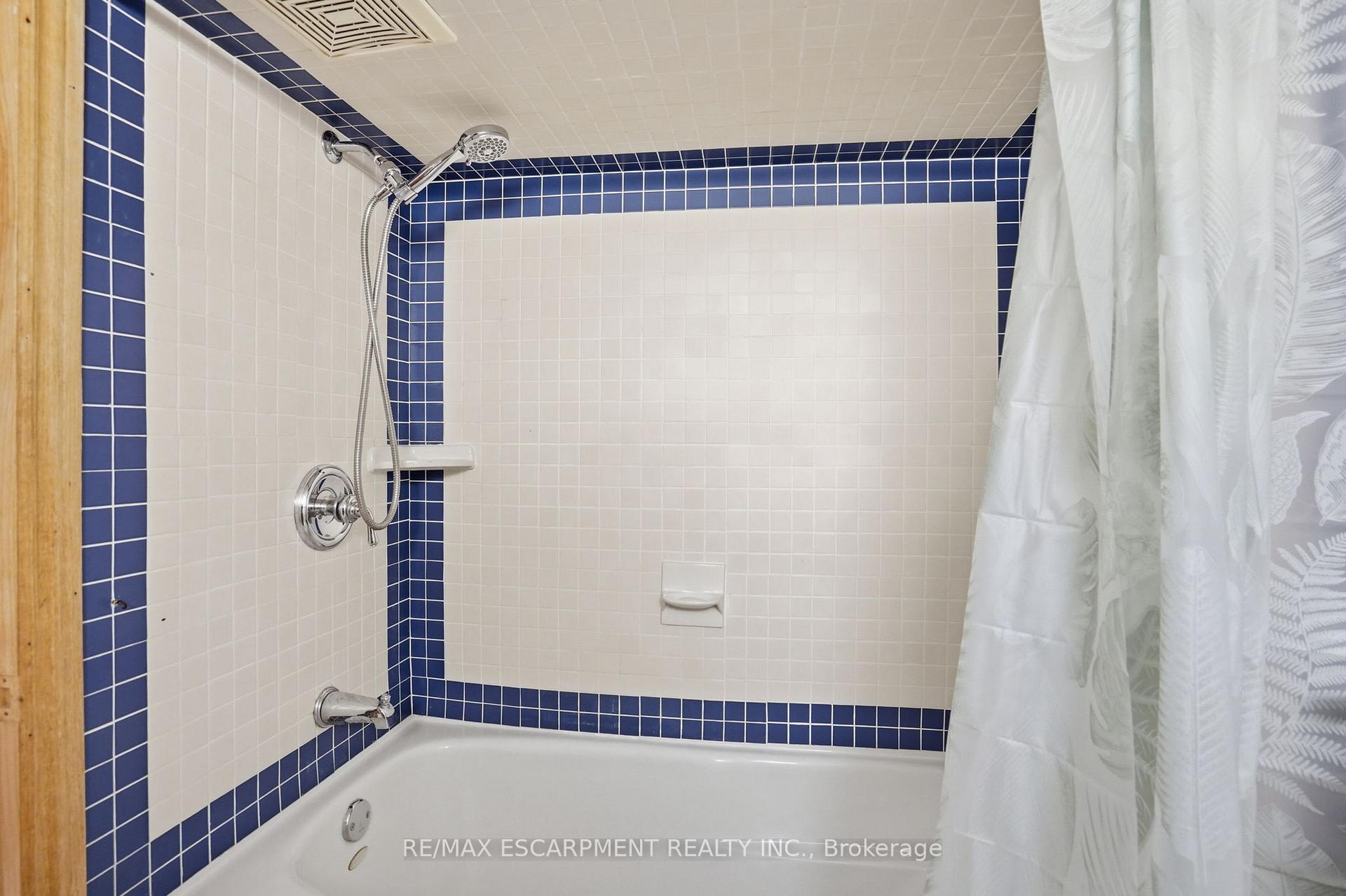 Photo 43 of 17 Tuxedo Avenue S, Hamilton, Delta — HOMEH