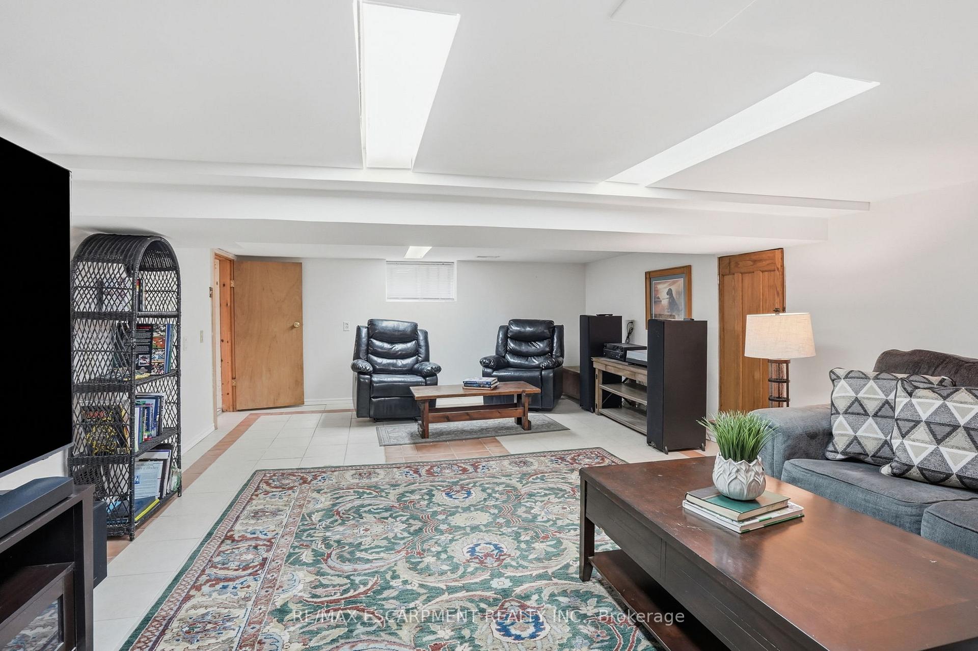Photo 45 of 17 Tuxedo Avenue S, Hamilton, Delta — HOMEH