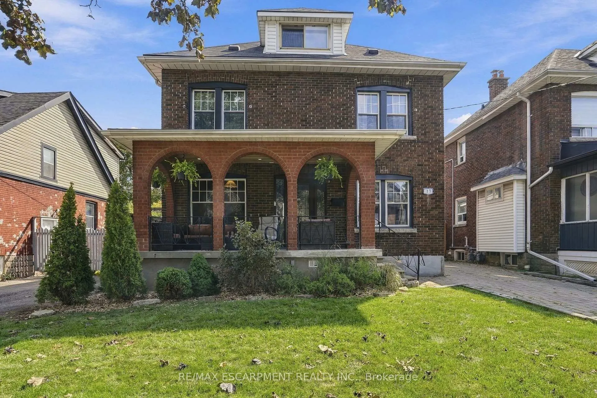 Photo 1 of 17 Tuxedo Avenue S, Hamilton, Delta — HOMEH