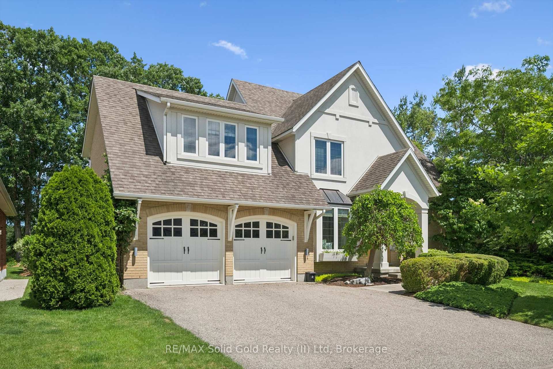 Photo 2 of 576 Falconridge Crescent, Waterloo, Kiwanis Park — HOMEH