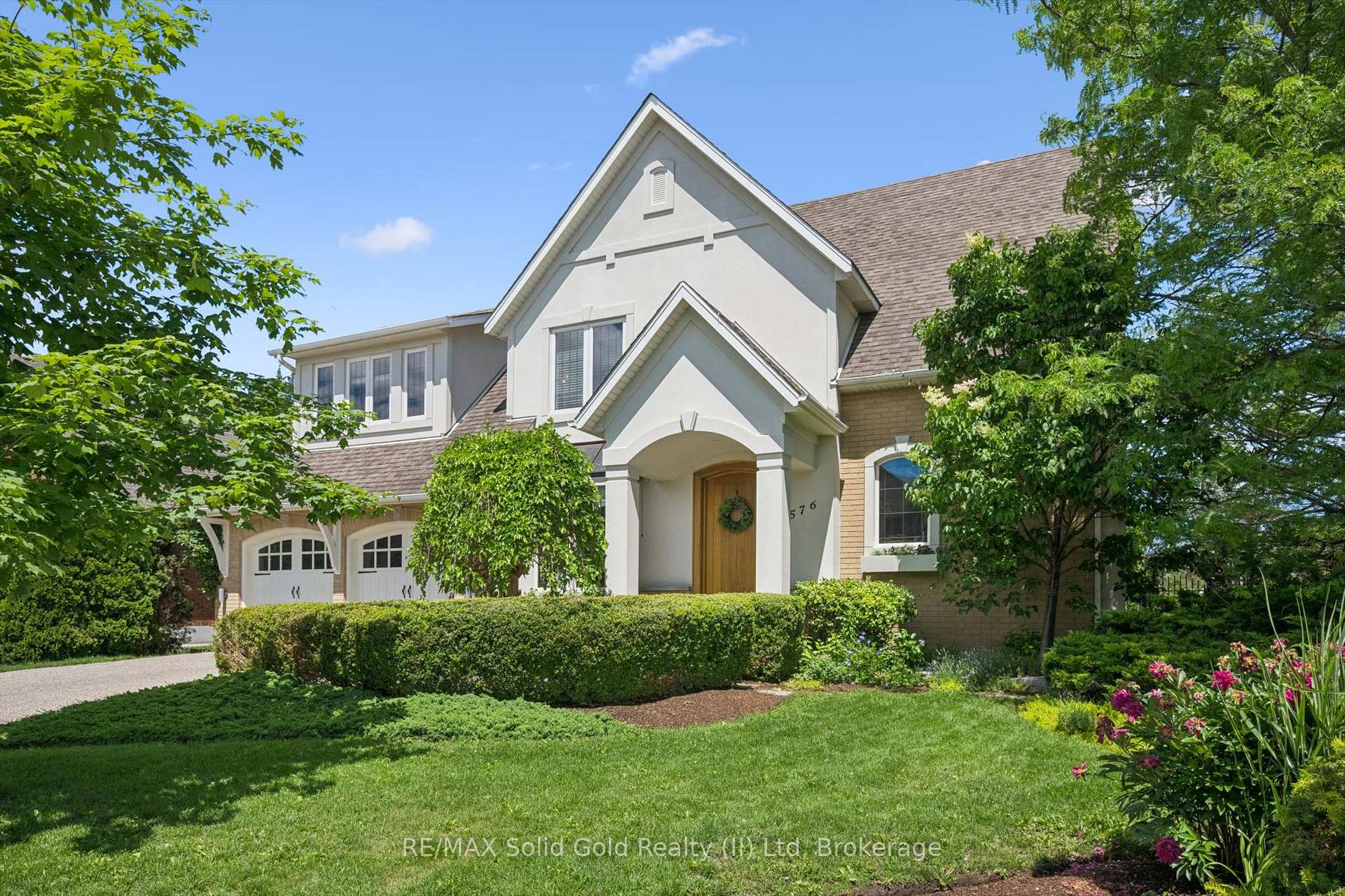 Photo 4 of 576 Falconridge Crescent, Waterloo, Kiwanis Park — HOMEH
