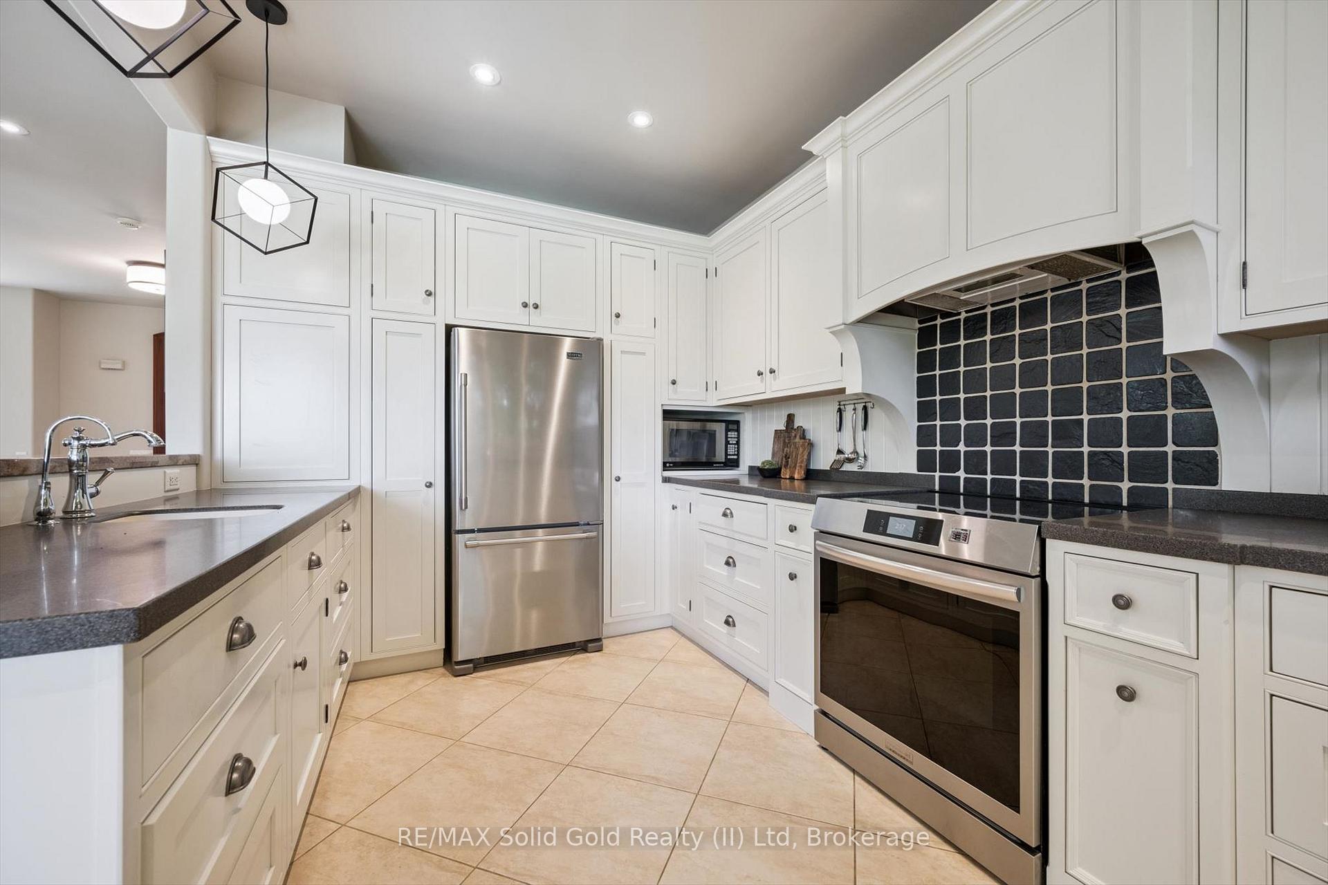 Photo 12 of 576 Falconridge Crescent, Waterloo, Kiwanis Park — HOMEH