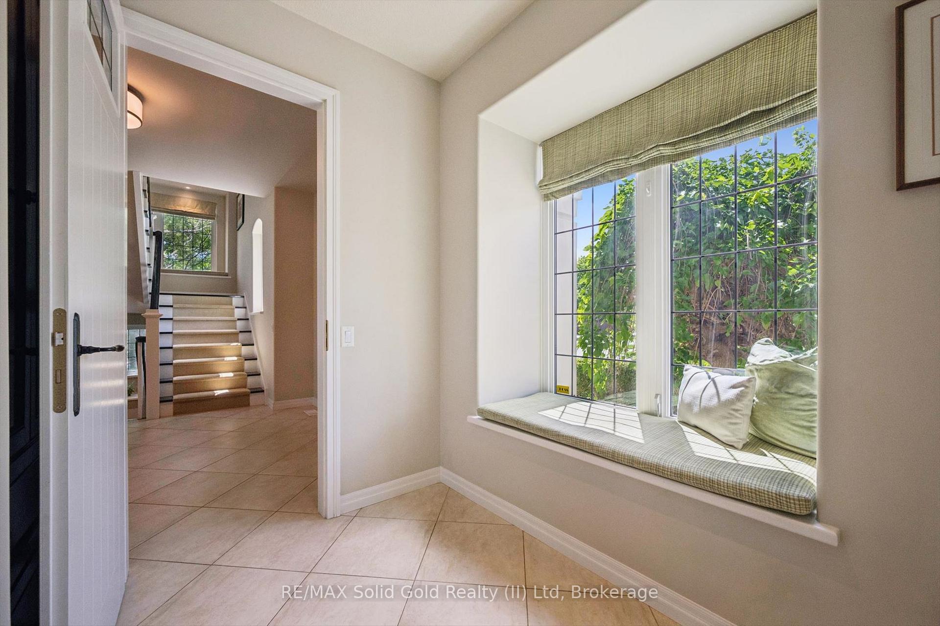 Photo 20 of 576 Falconridge Crescent, Waterloo, Kiwanis Park — HOMEH