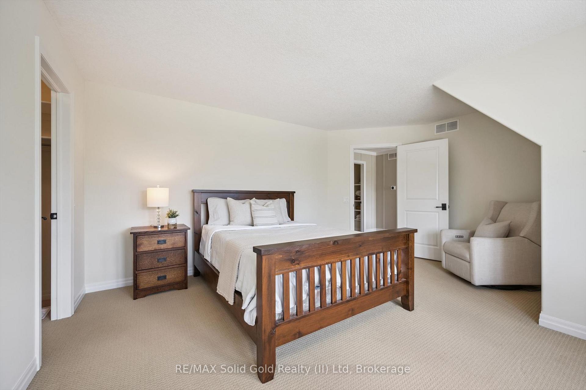 Photo 28 of 576 Falconridge Crescent, Waterloo, Kiwanis Park — HOMEH