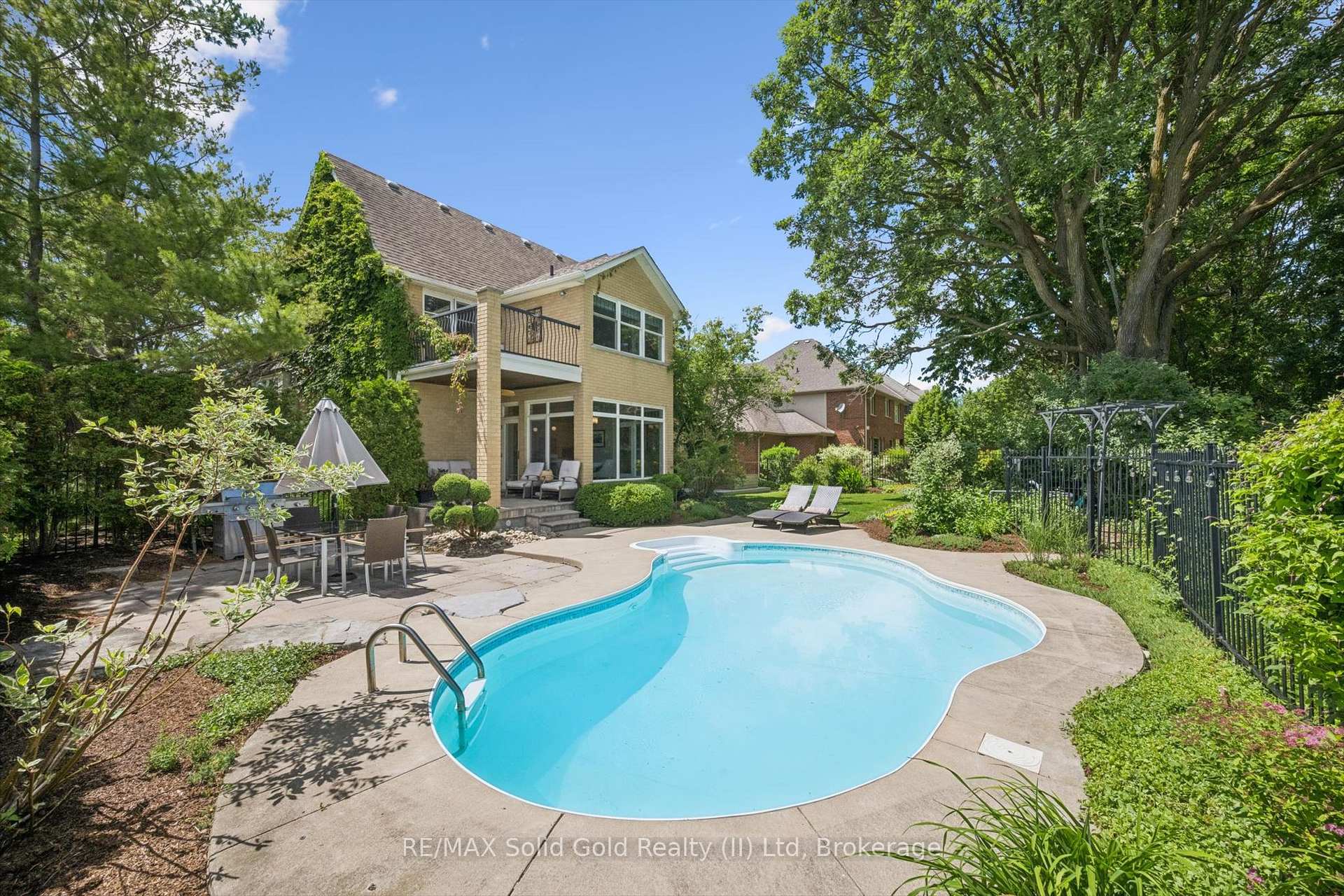 Photo 43 of 576 Falconridge Crescent, Waterloo, Kiwanis Park — HOMEH