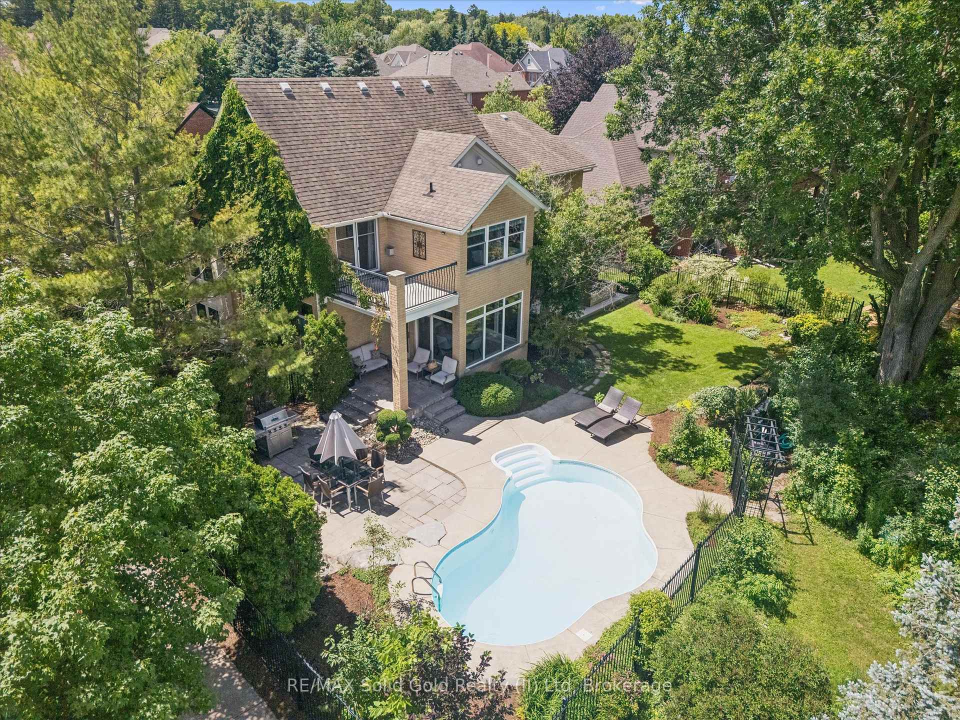 Photo 49 of 576 Falconridge Crescent, Waterloo, Kiwanis Park — HOMEH