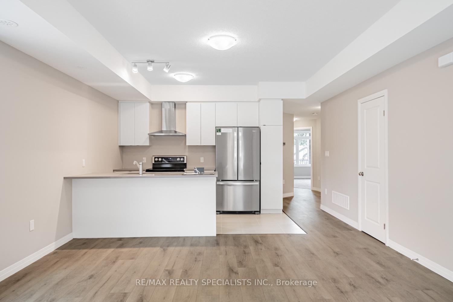 Photo 8 of 64 Thatcher Drive, Guelph, Kortright East — HOMEH