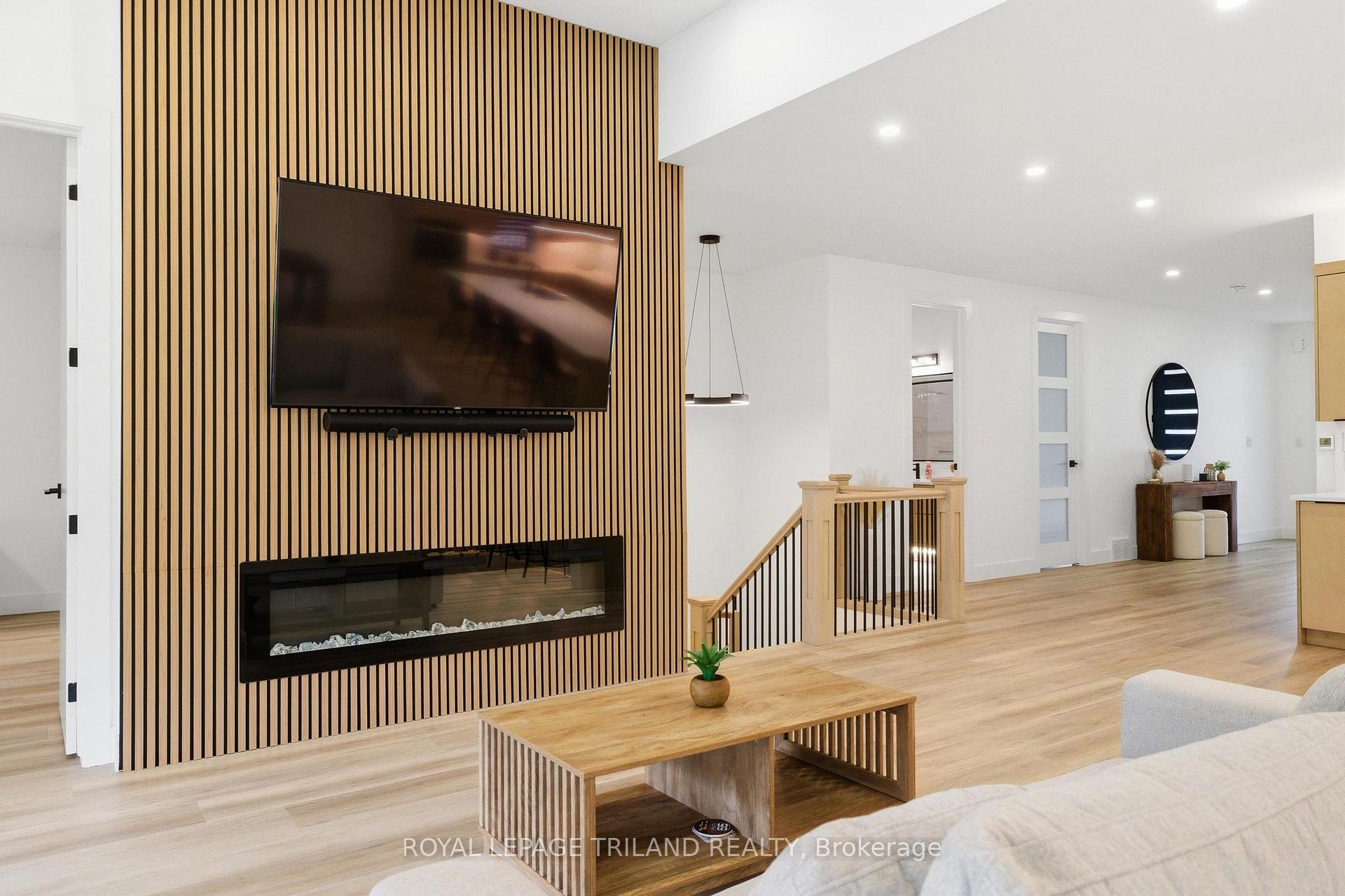 Photo 5 of 62 Avery Place, Perth East, Milverton — HOMEH