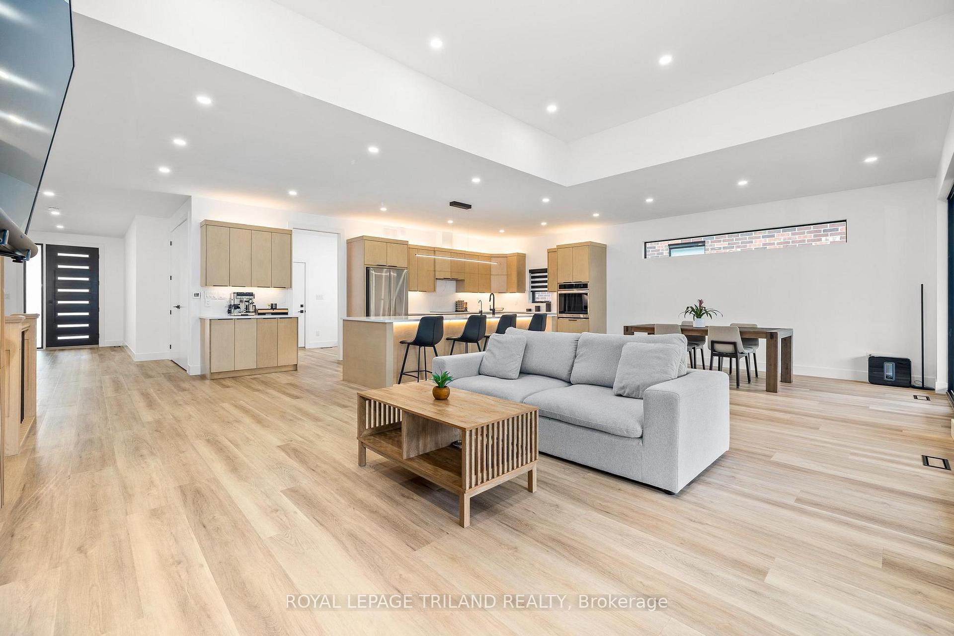 Photo 7 of 62 Avery Place, Perth East, Milverton — HOMEH