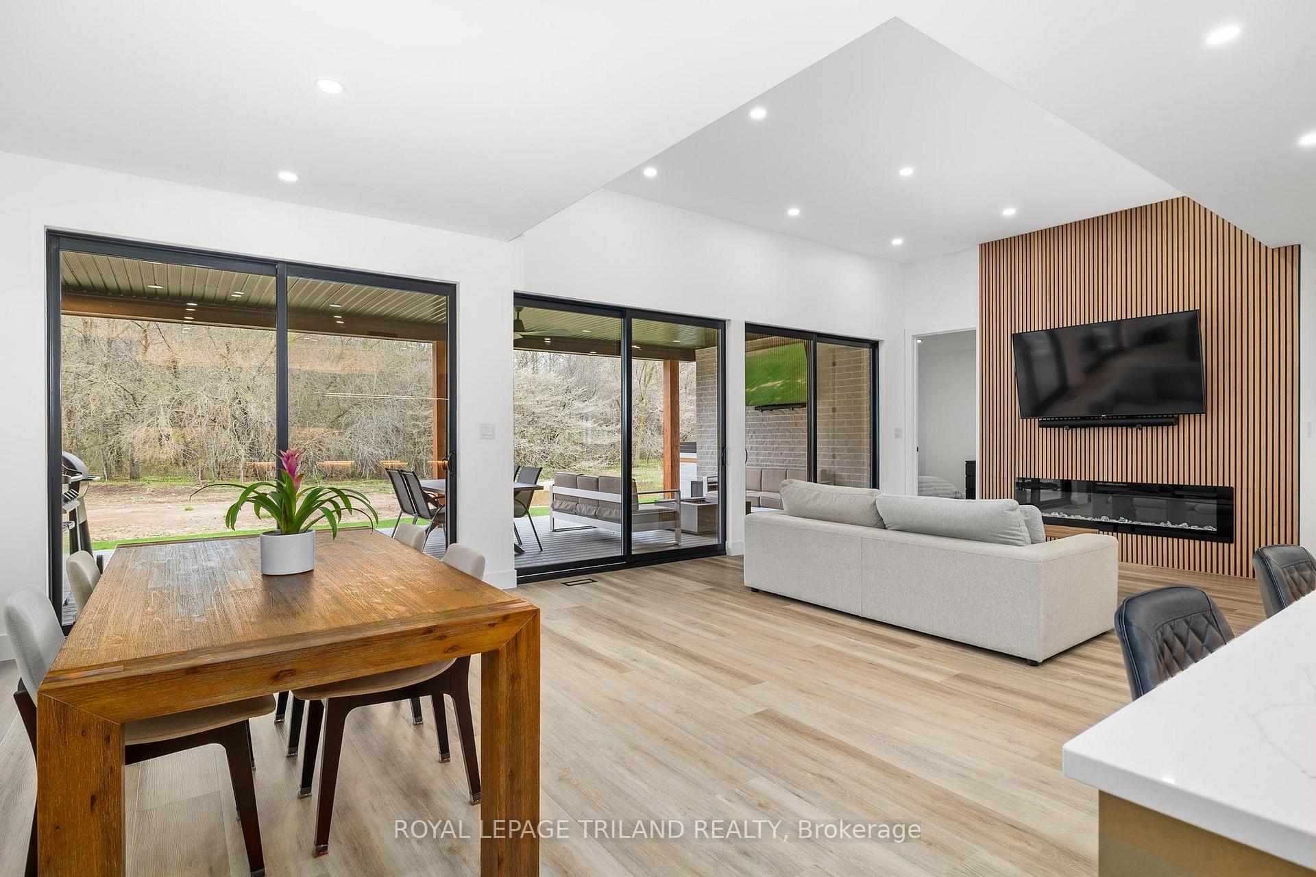 Photo 8 of 62 Avery Place, Perth East, Milverton — HOMEH