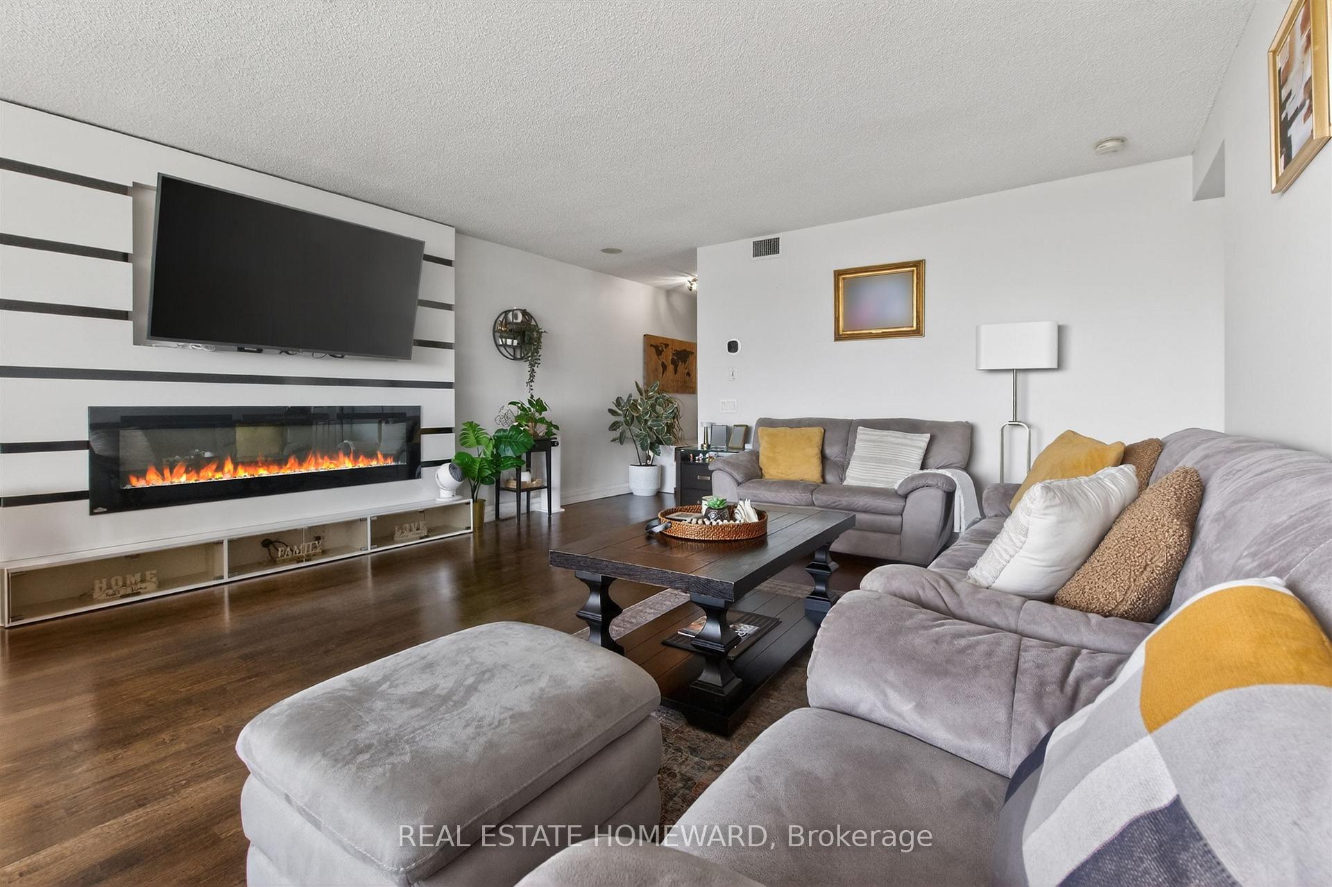 Photo 7 of Unit 602, 30 Harrison Garden Boulevard, North York, Willowdale East — HOMEH
