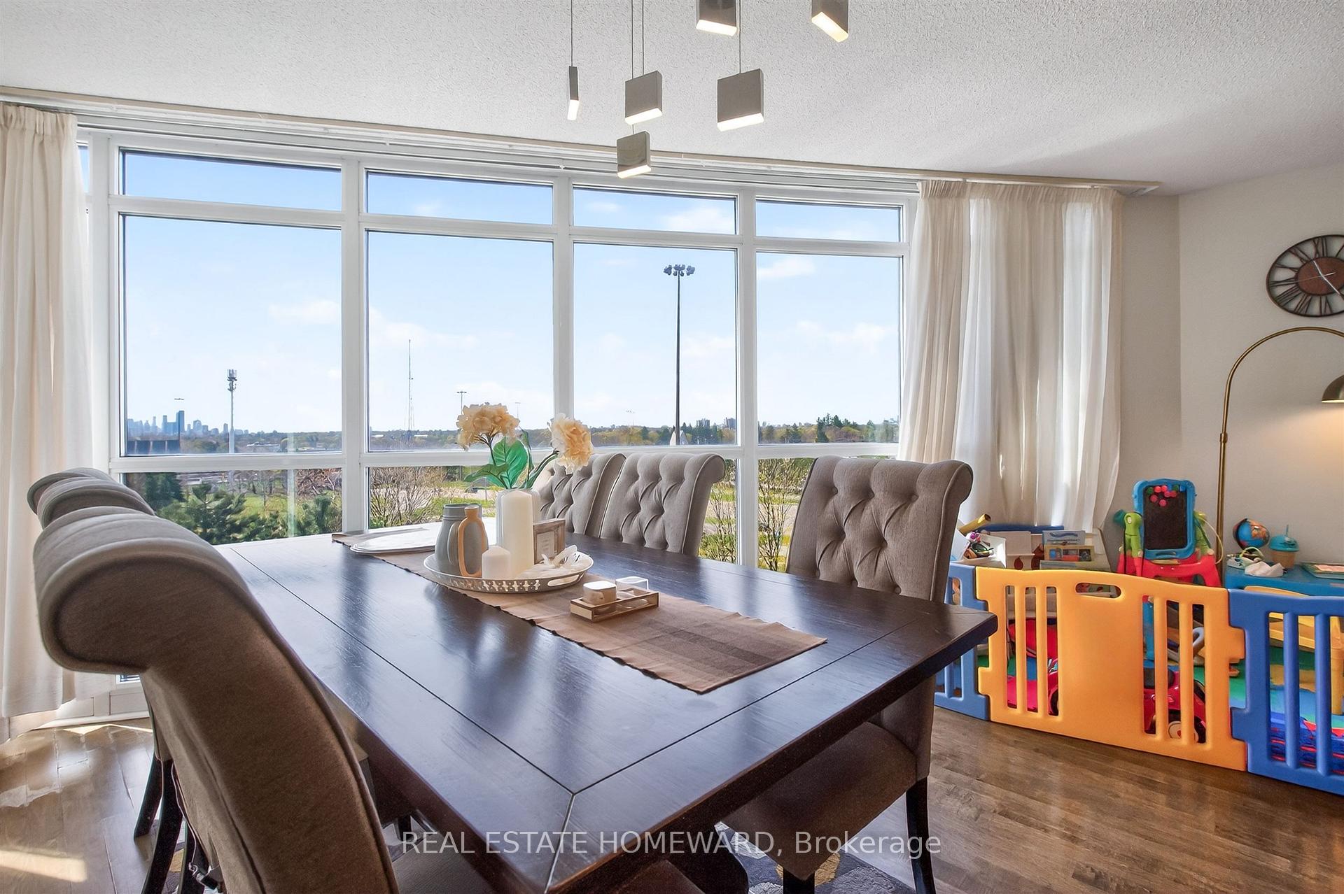Photo 9 of Unit 602, 30 Harrison Garden Boulevard, North York, Willowdale East — HOMEH