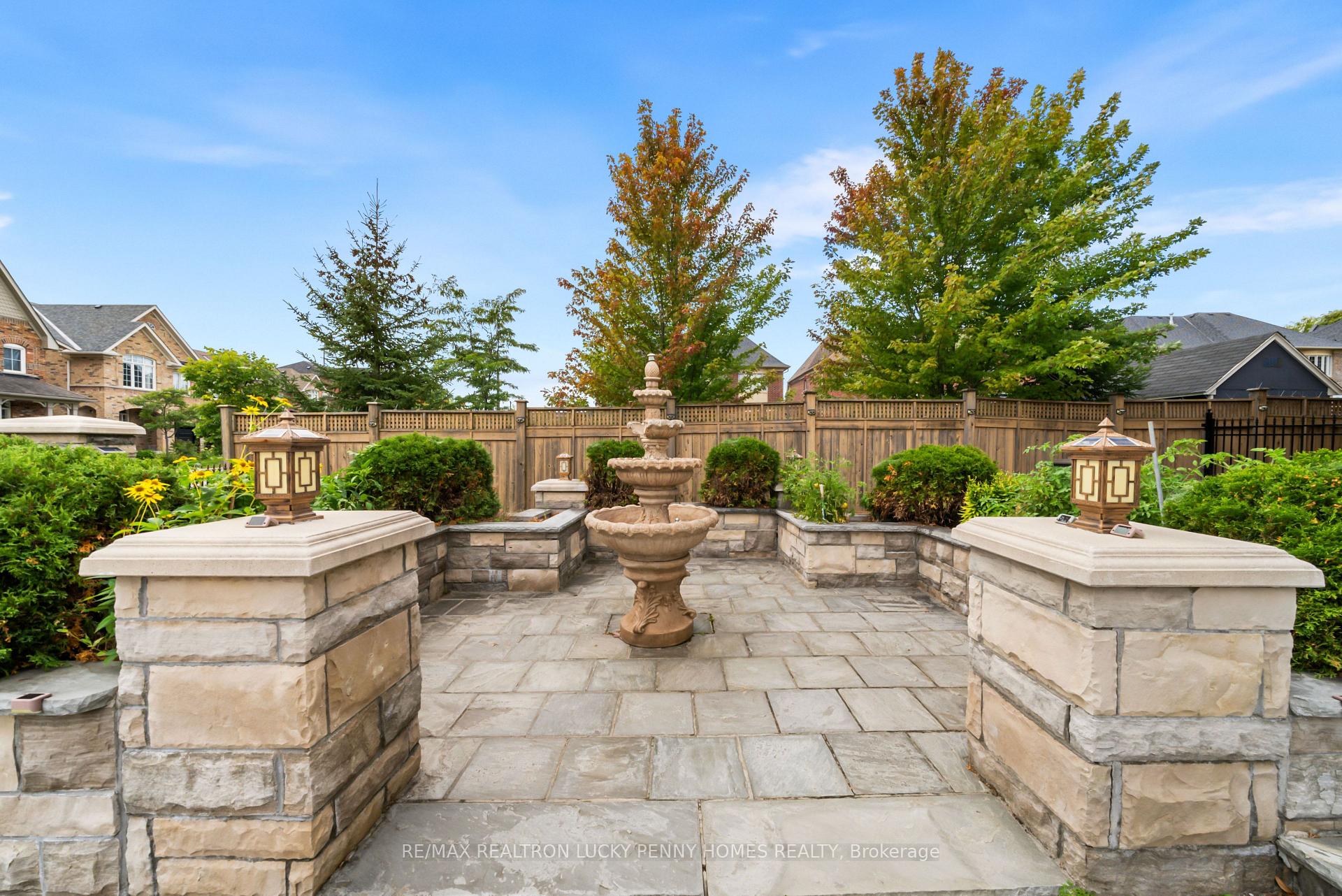 Photo 3 of 16 Rinas Avenue, Markham, Victoria Square — HOMEH