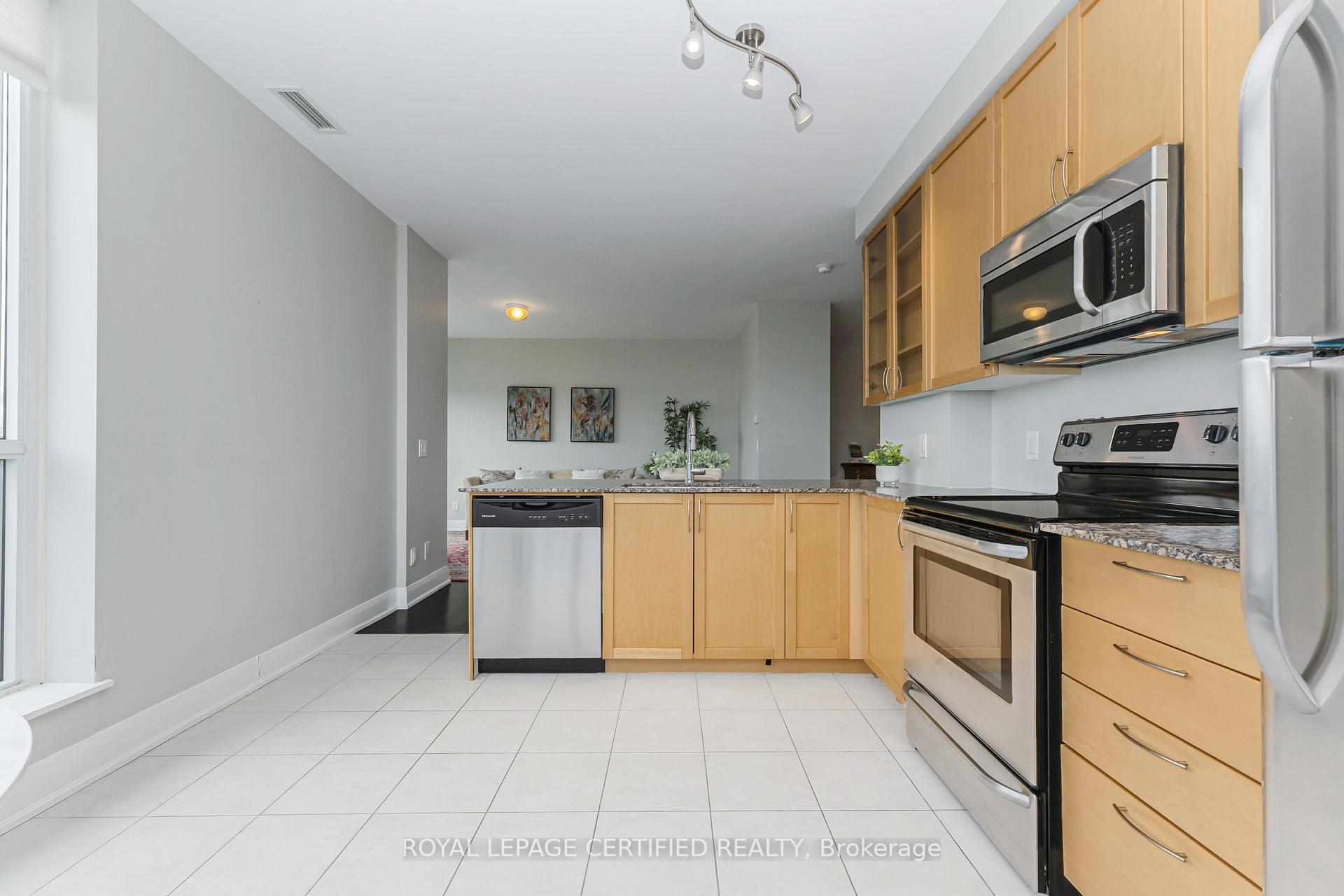 Photo 7 of Unit 711, 4700 Highway 7, Vaughan, East Woodbridge — HOMEH
