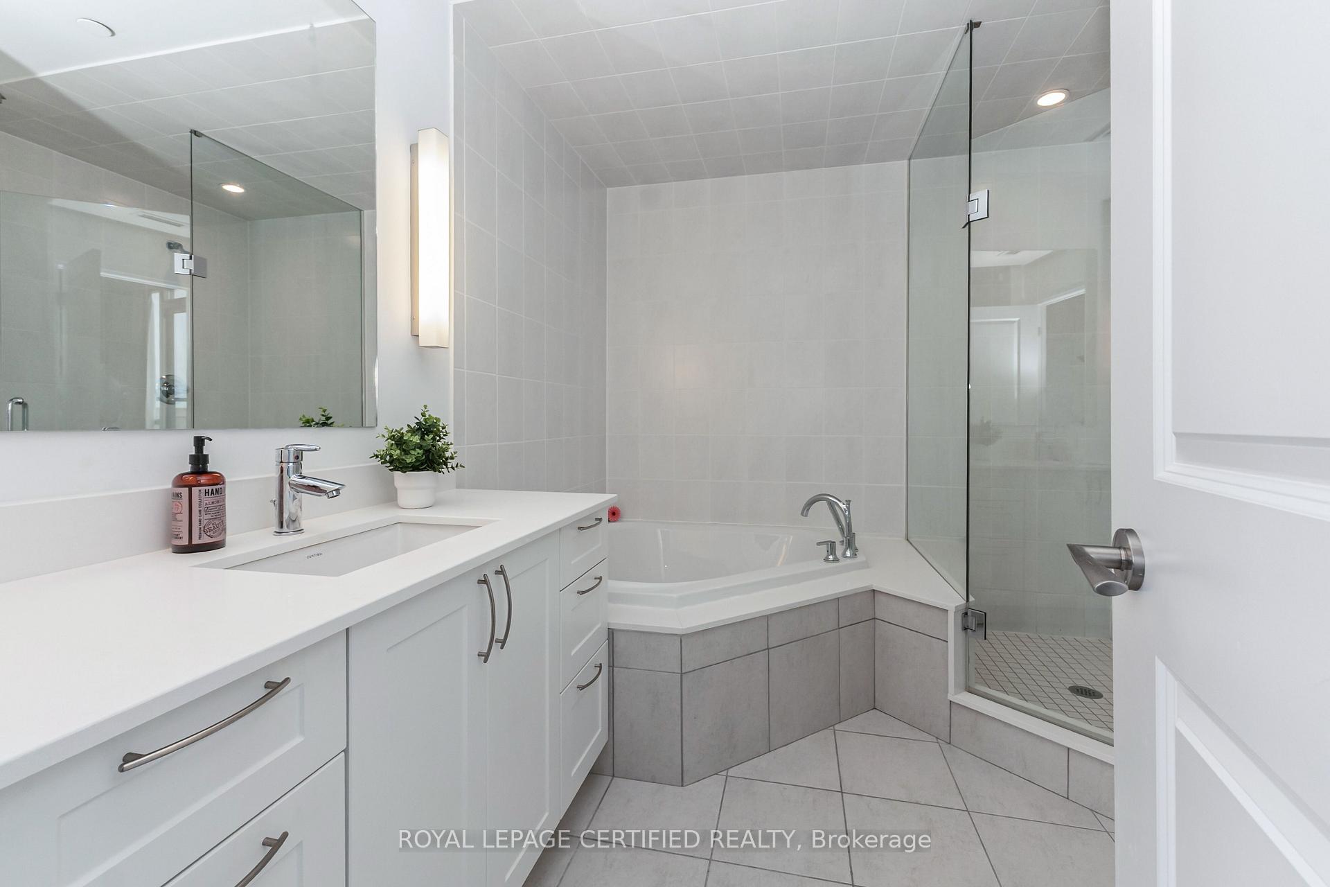 Photo 14 of Unit 711, 4700 Highway 7, Vaughan, East Woodbridge — HOMEH