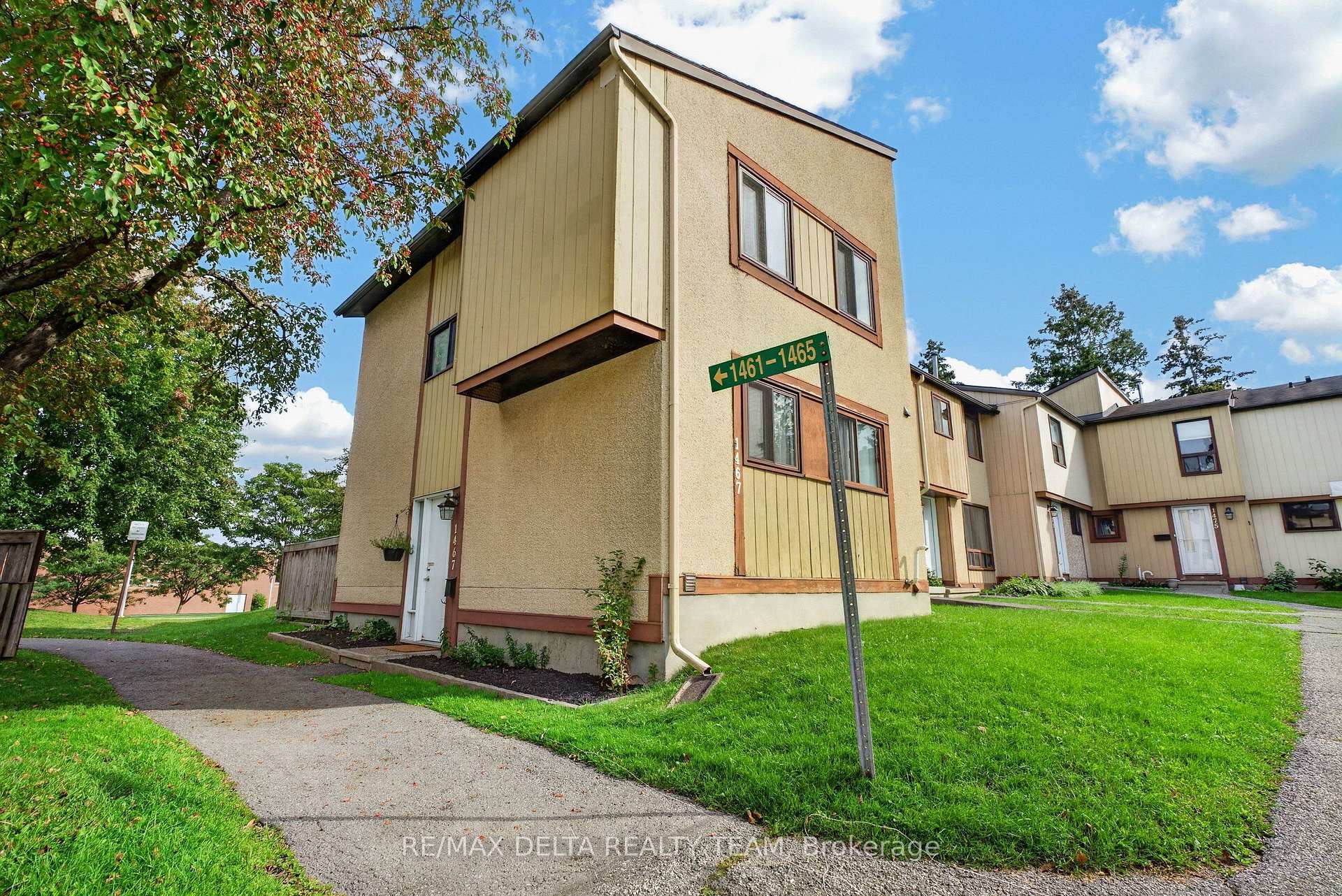 Photo 2 of 1467 Bethamy Lane, Ottawa, Beacon Hill South — HOMEH