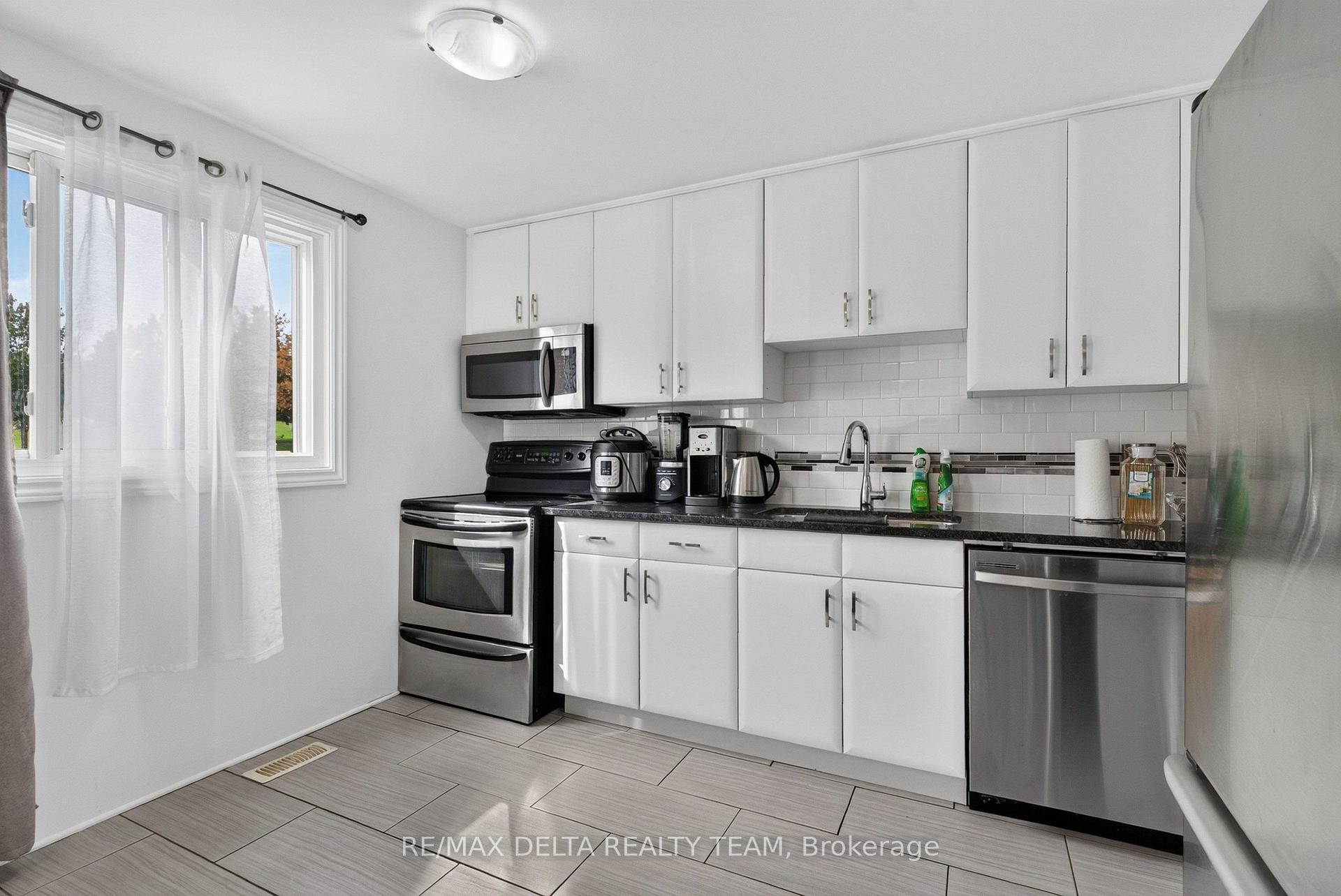 Photo 4 of 1467 Bethamy Lane, Ottawa, Beacon Hill South — HOMEH