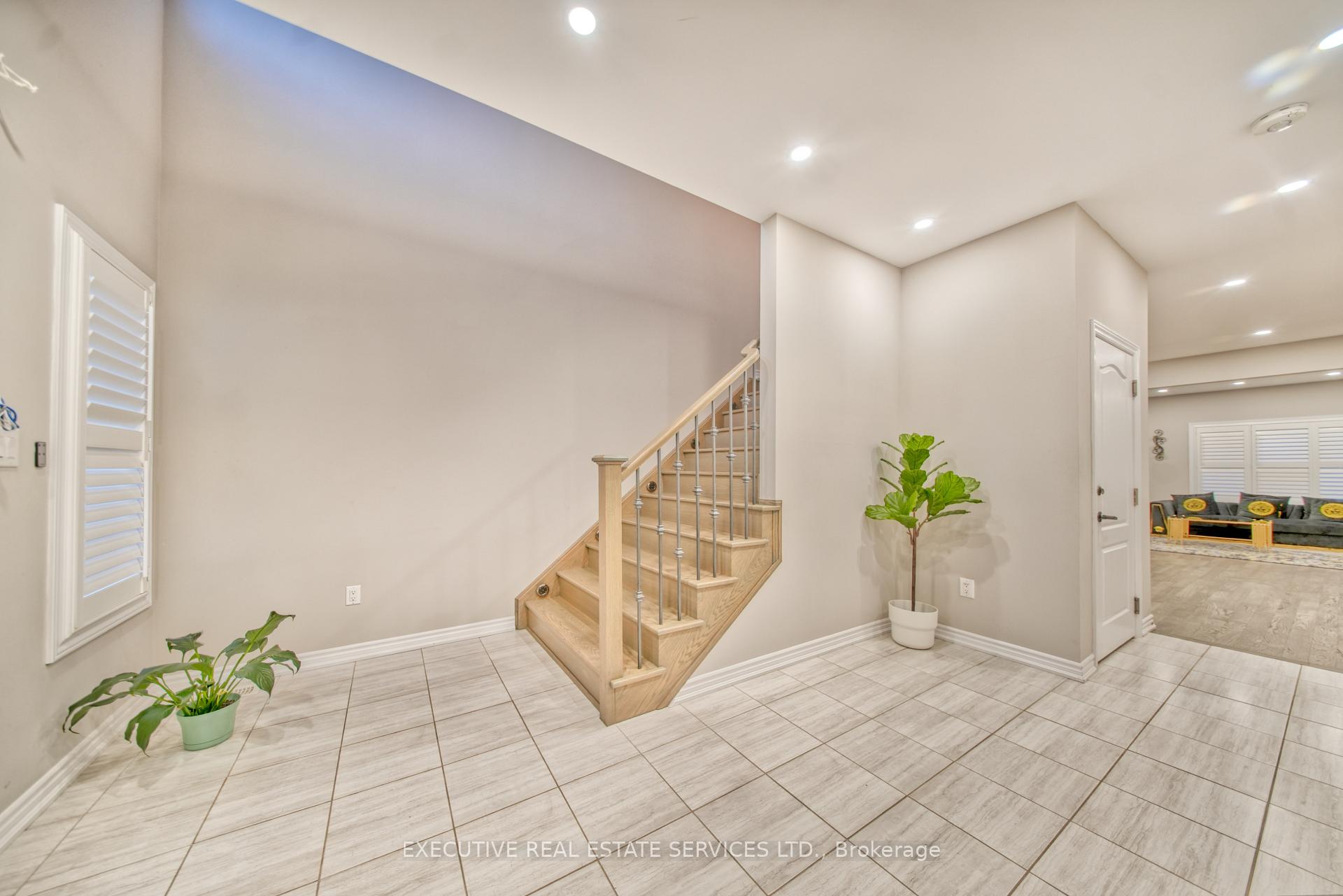 Photo 11 of Unit Upper, 57 Bethune Avenue, Welland, Lincoln/Crowland — HOMEH