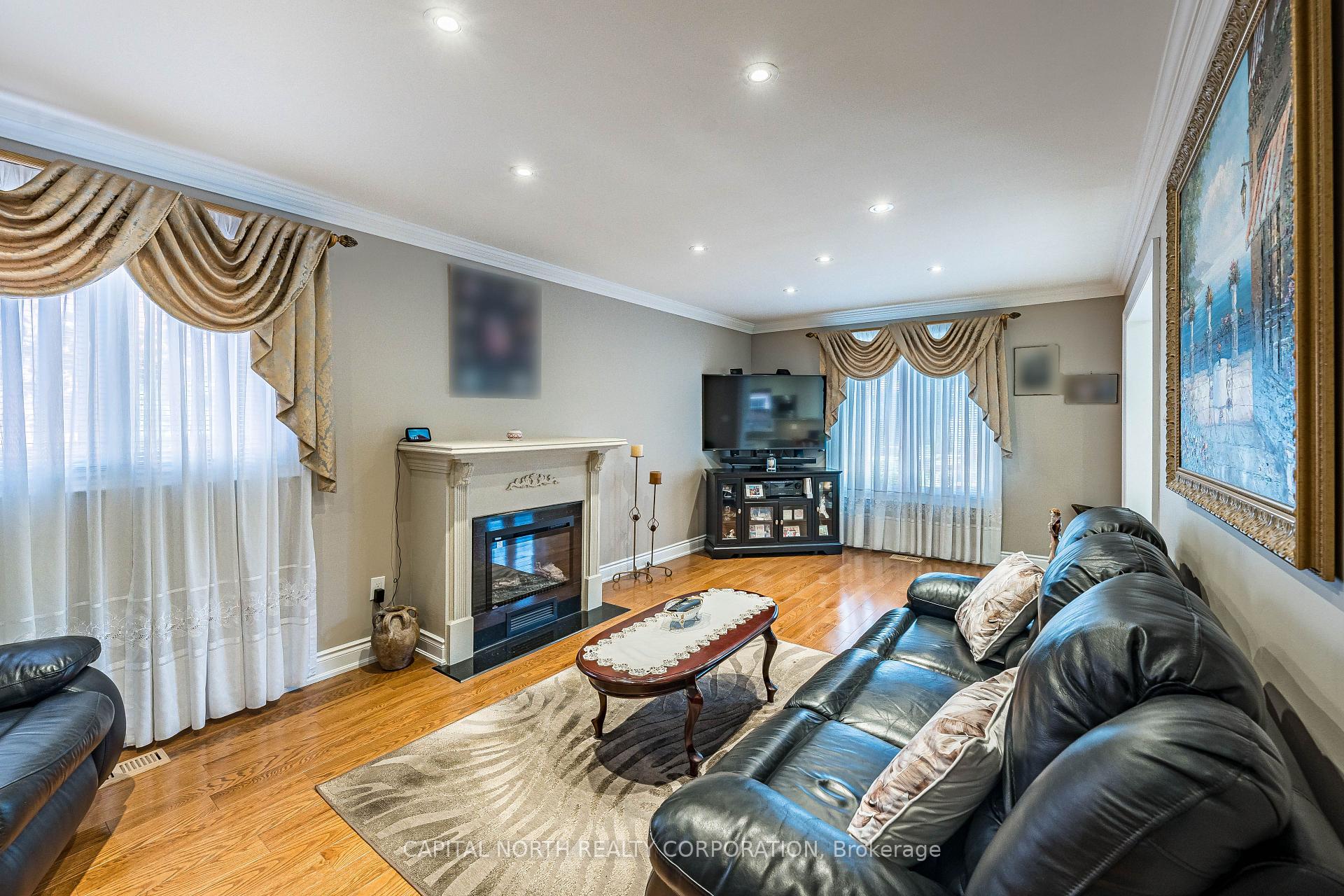 Photo 4 of 11 Pembrook Street, Caledon, Bolton East — HOMEH