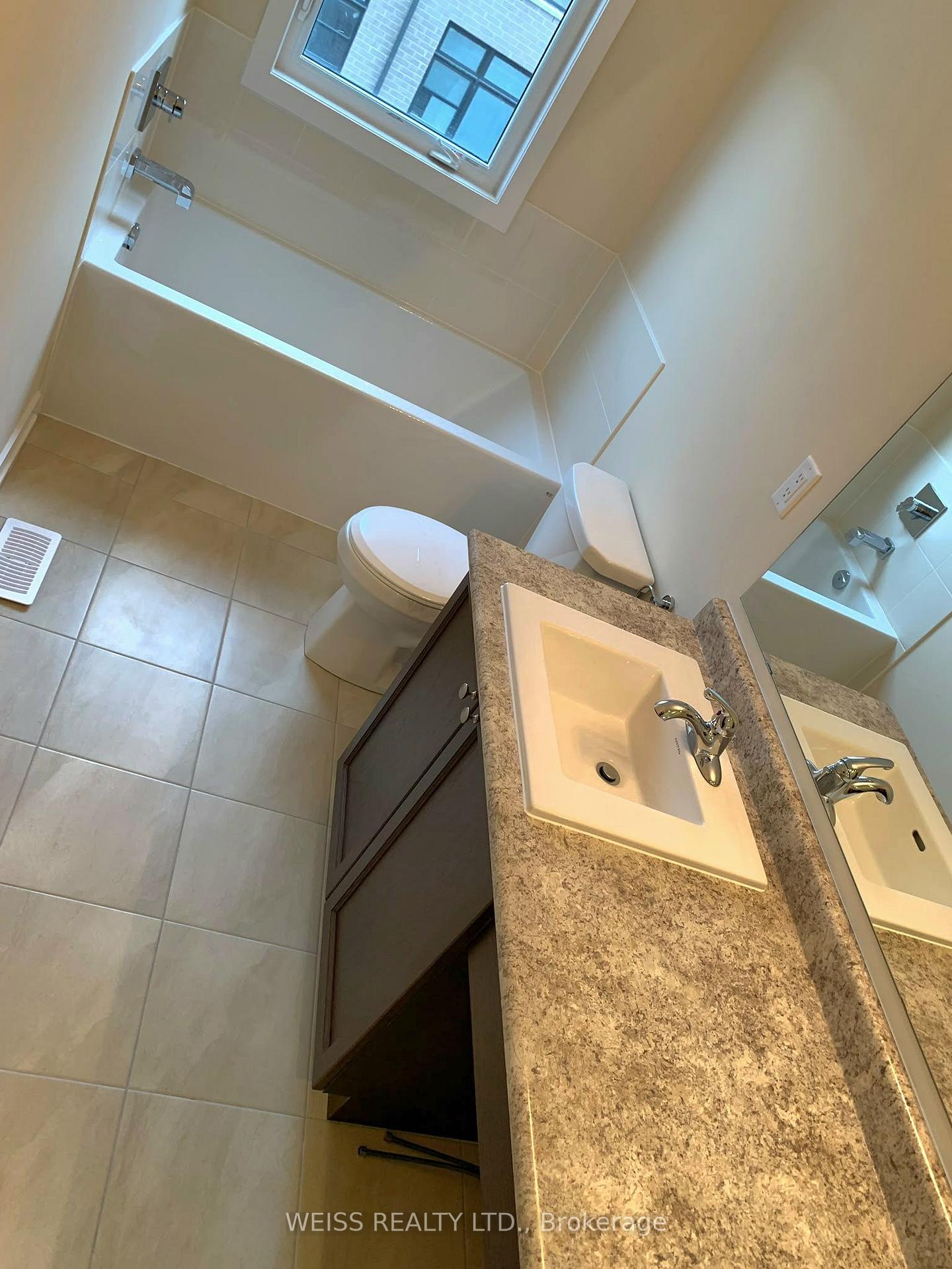 Photo 13 of 1604 Moonbeam Glen, Pickering, Duffin Heights — HOMEH