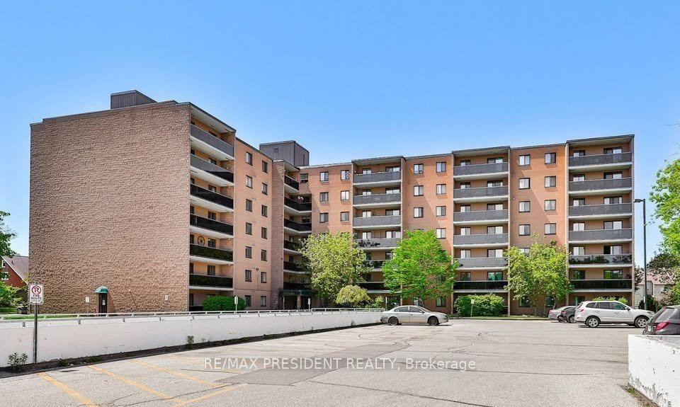 Front of Unit 111, 29 West Avenue W