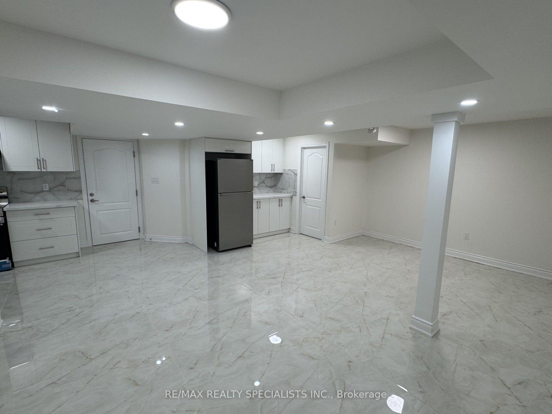 Photo 3 of 7 Buttonwood (Basement) Road, Brampton, Toronto Gore Rural Estate — HOMEH