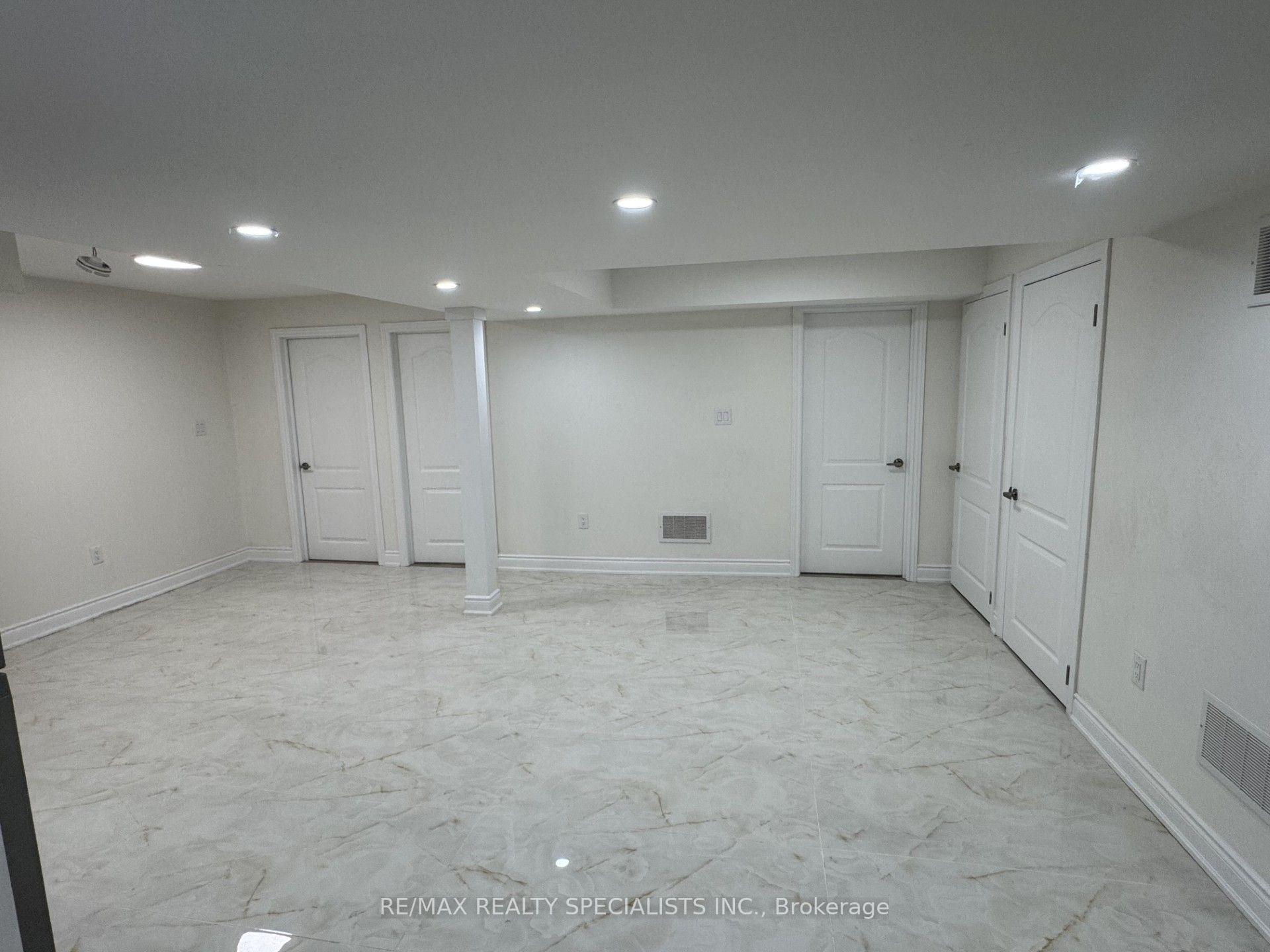 Photo 4 of 7 Buttonwood (Basement) Road, Brampton, Toronto Gore Rural Estate — HOMEH