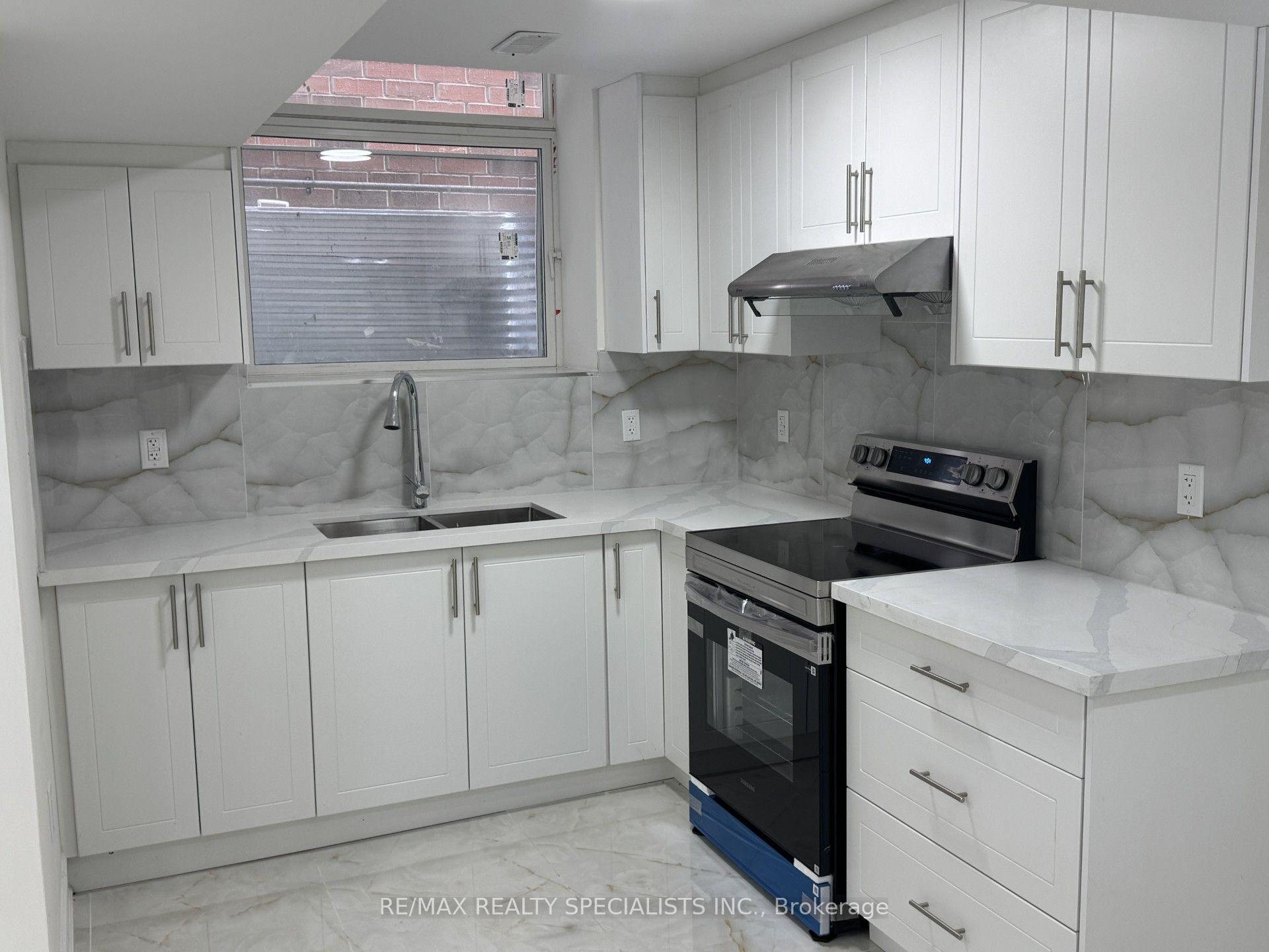Photo 5 of 7 Buttonwood (Basement) Road, Brampton, Toronto Gore Rural Estate — HOMEH