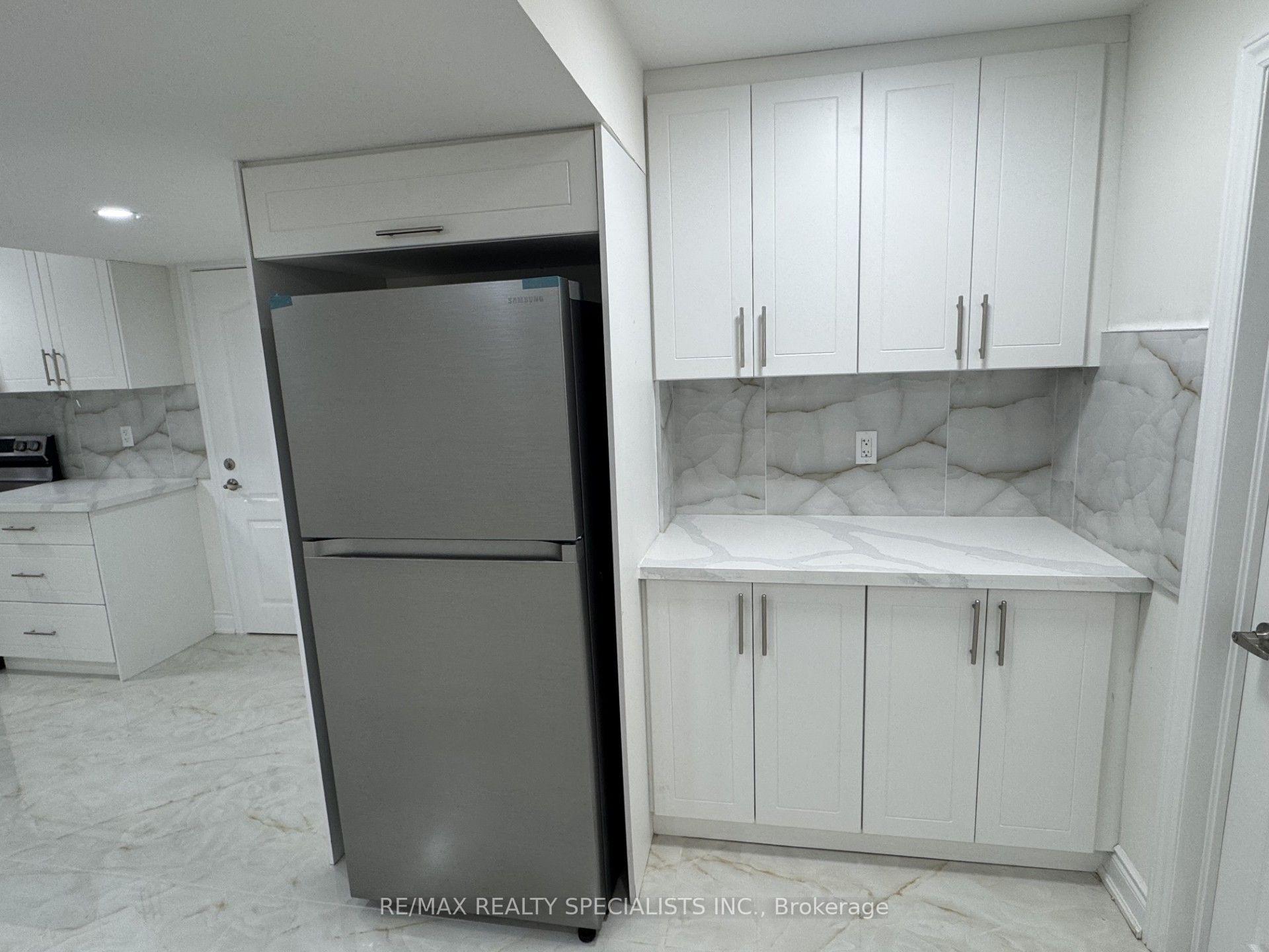 Photo 6 of 7 Buttonwood (Basement) Road, Brampton, Toronto Gore Rural Estate — HOMEH