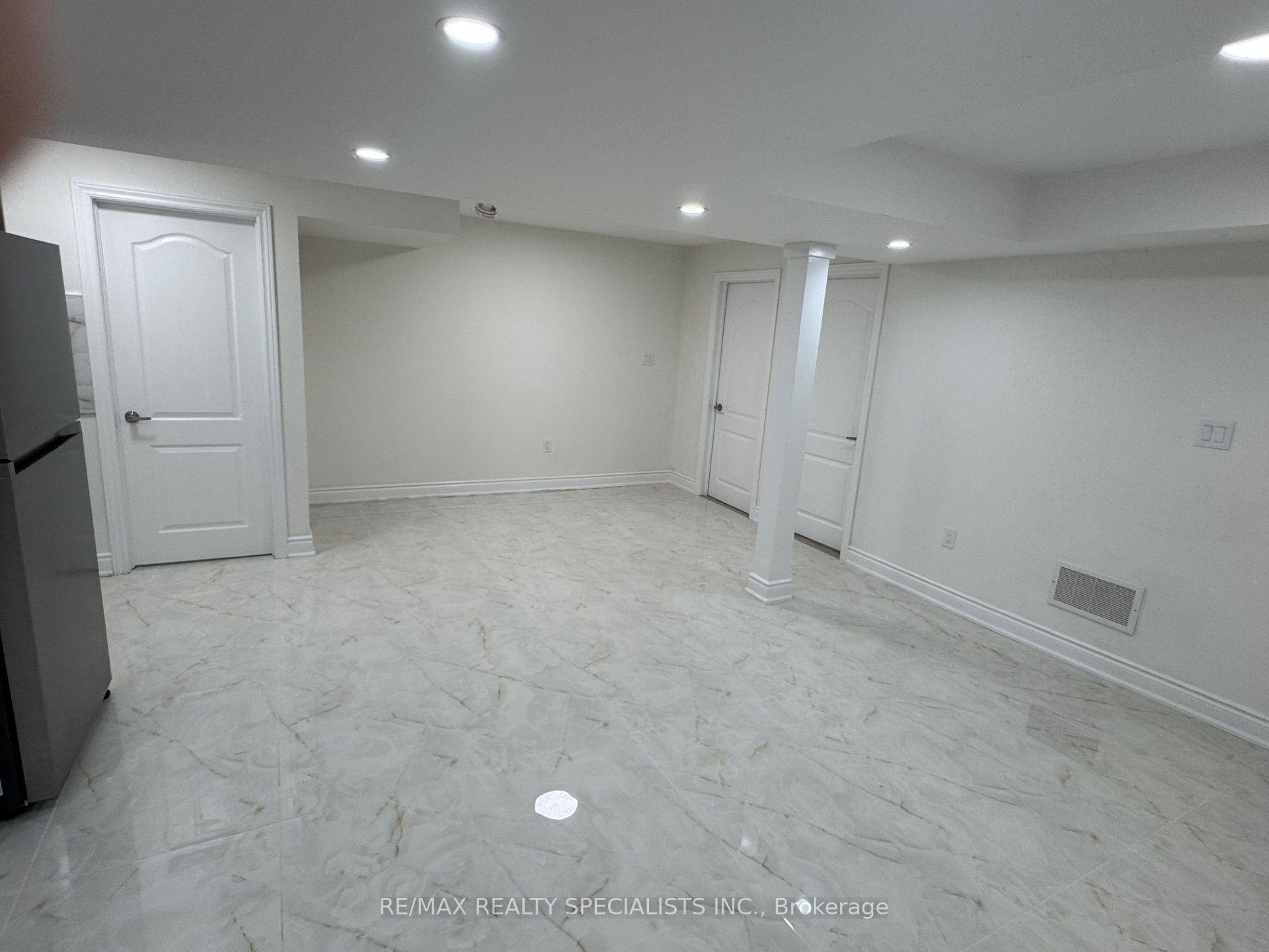 Photo 7 of 7 Buttonwood (Basement) Road, Brampton, Toronto Gore Rural Estate — HOMEH