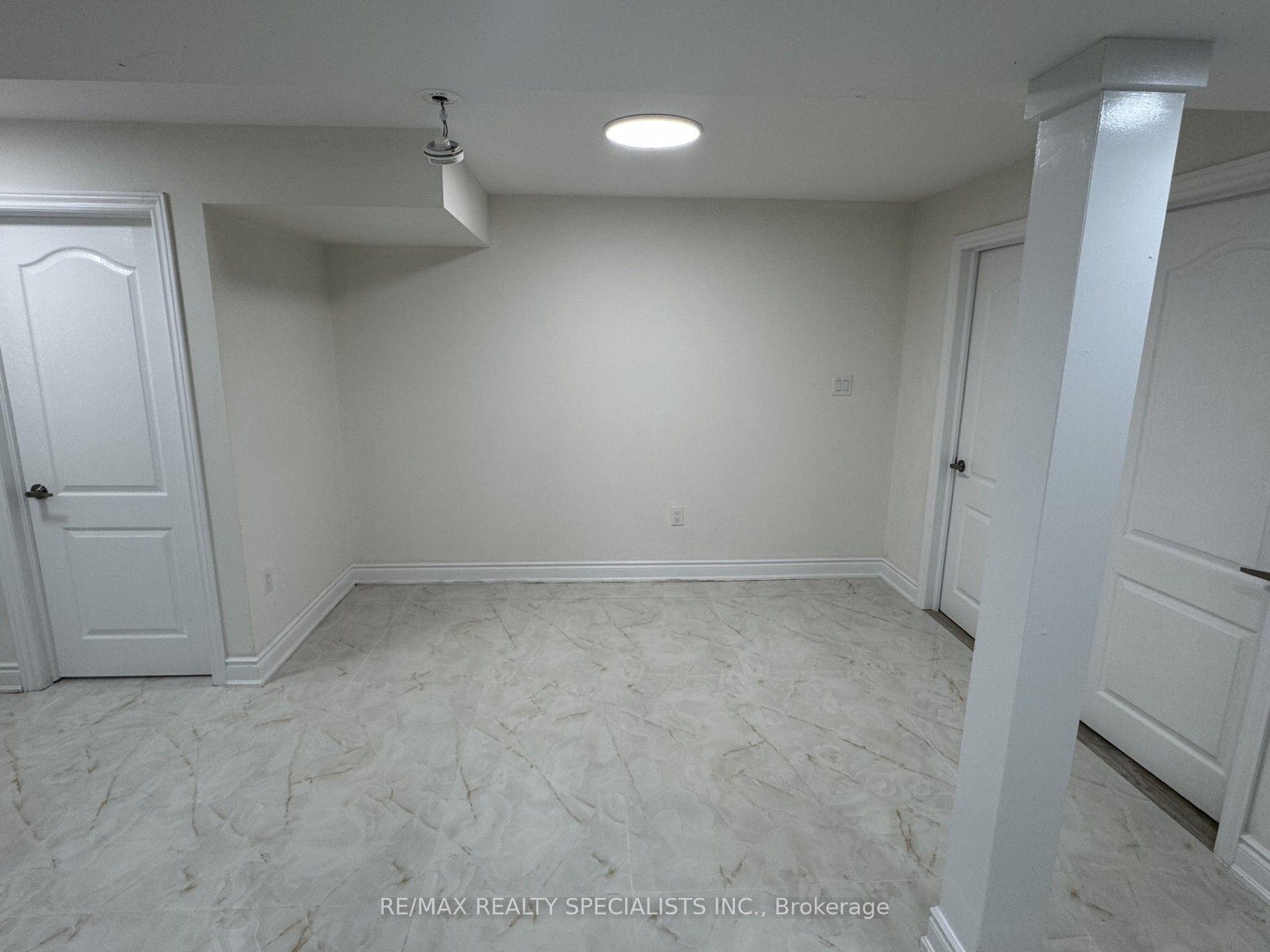 Photo 8 of 7 Buttonwood (Basement) Road, Brampton, Toronto Gore Rural Estate — HOMEH
