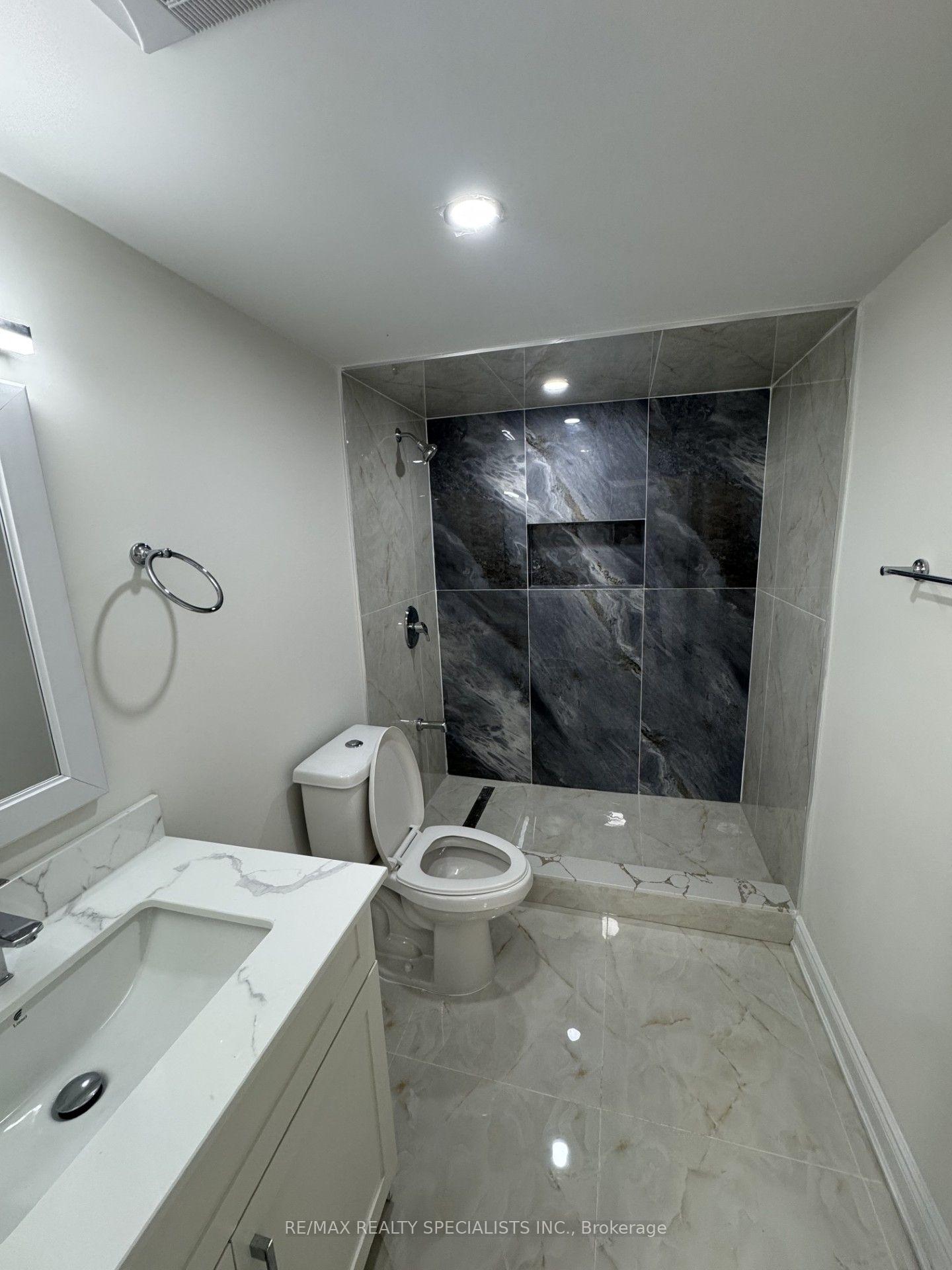 Photo 12 of 7 Buttonwood (Basement) Road, Brampton, Toronto Gore Rural Estate — HOMEH