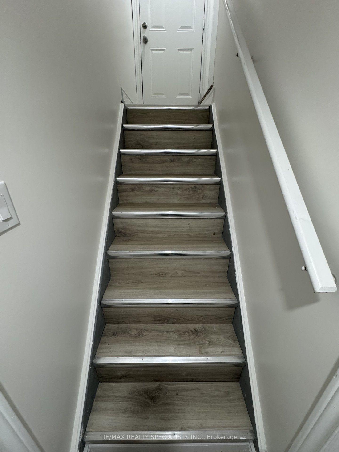 Photo 15 of 7 Buttonwood (Basement) Road, Brampton, Toronto Gore Rural Estate — HOMEH