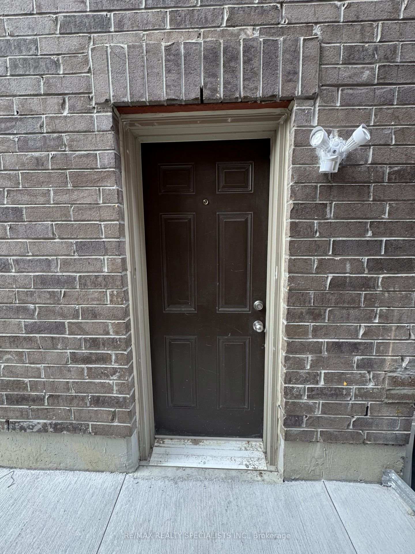 Photo 1 of 7 Buttonwood (Basement) Road, Brampton, Toronto Gore Rural Estate — HOMEH