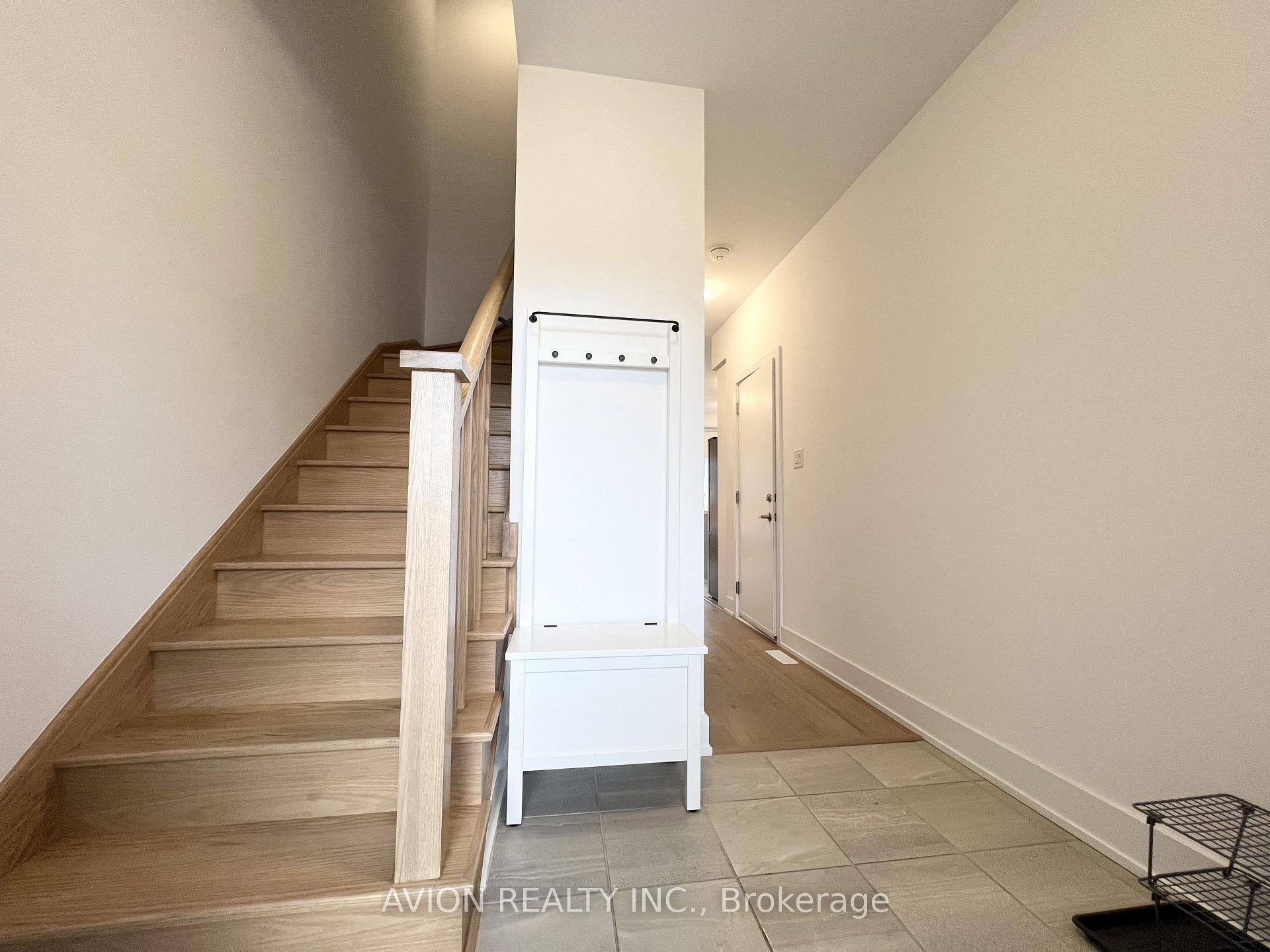 Photo 2 of 31 Gateway Drive, Barrie, Rural Barrie Southeast — HOMEH