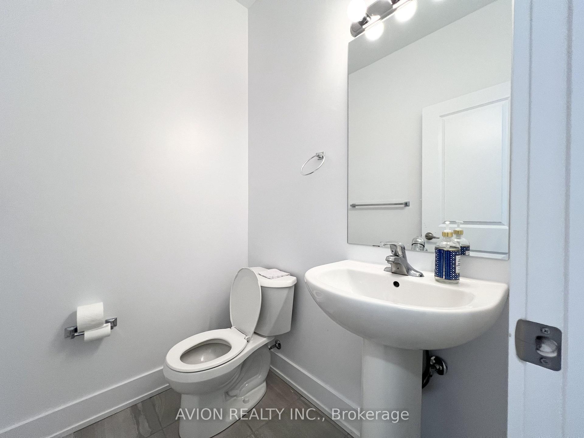 Photo 4 of 31 Gateway Drive, Barrie, Rural Barrie Southeast — HOMEH