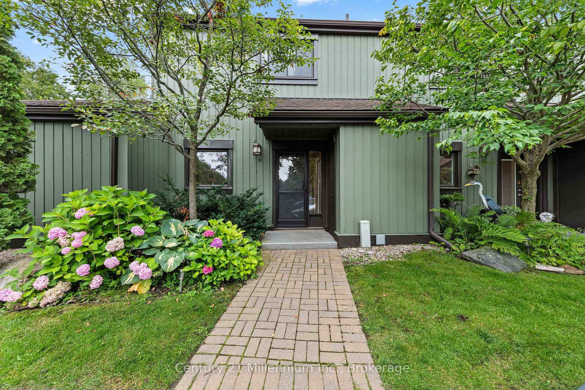 Photo of 156 Escarpment Crescent