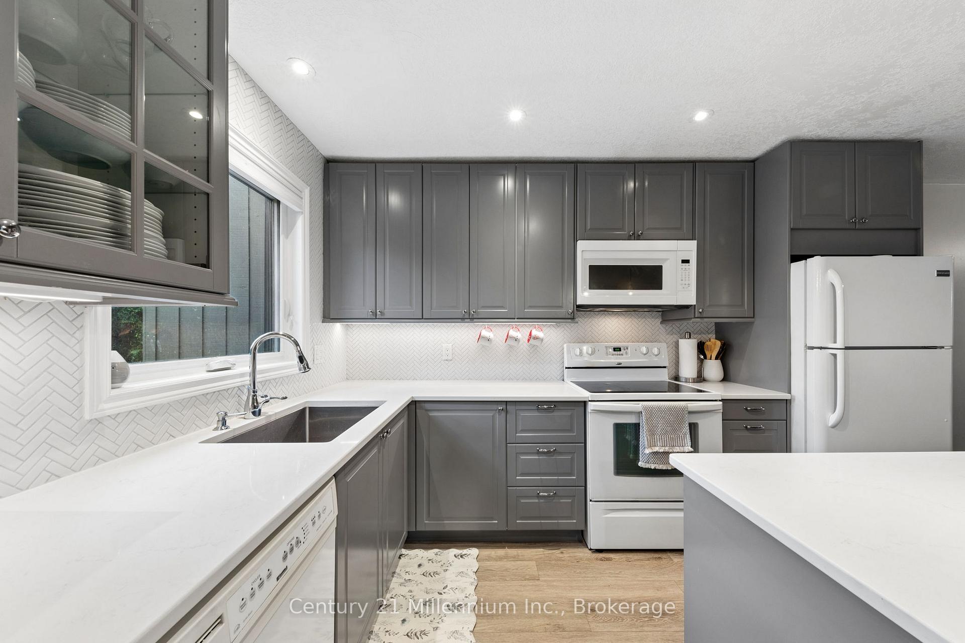 Photo 5 of 156 Escarpment Crescent, Collingwood — HOMEH