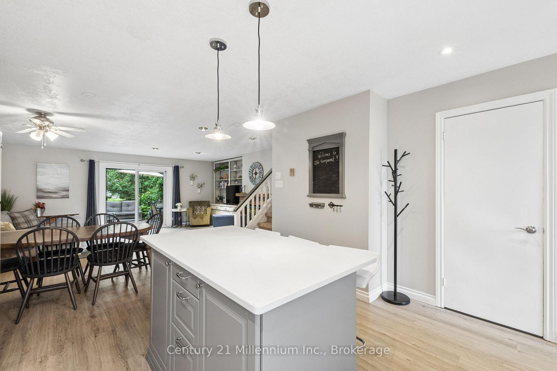 Photo 6 of 156 Escarpment Crescent, Collingwood — HOMEH