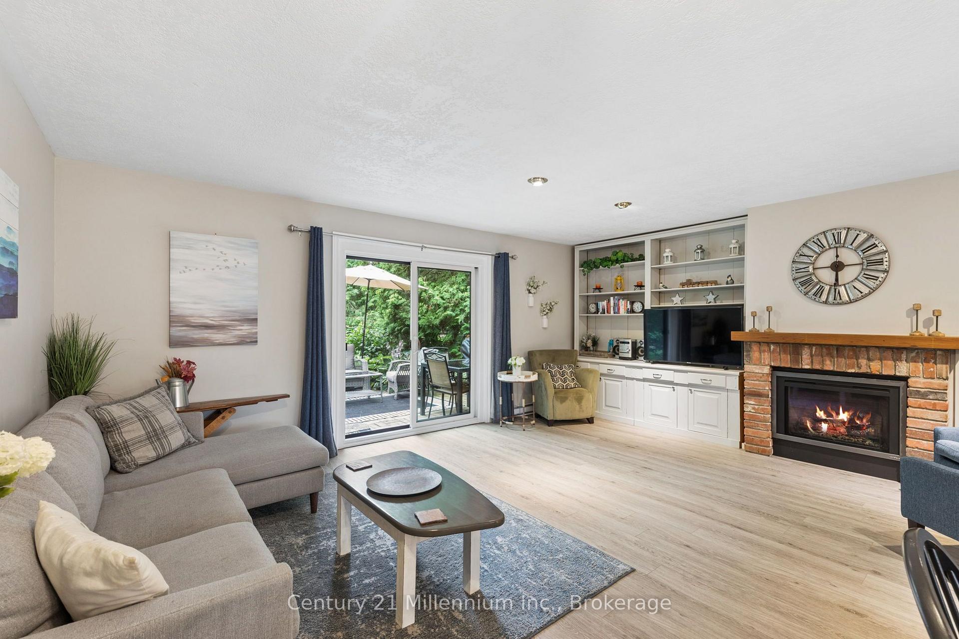 Photo 12 of 156 Escarpment Crescent, Collingwood — HOMEH