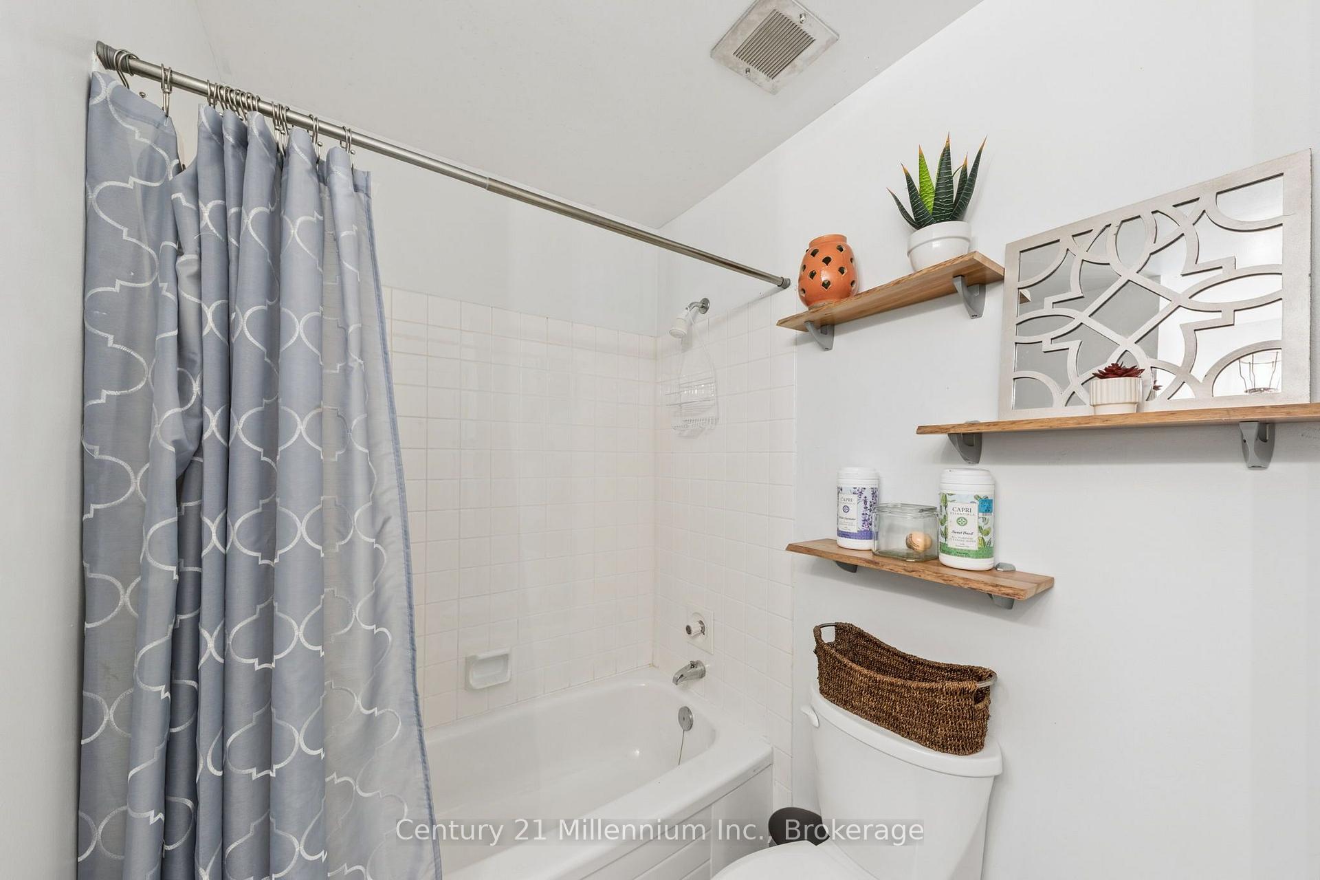 Photo 21 of 156 Escarpment Crescent, Collingwood — HOMEH