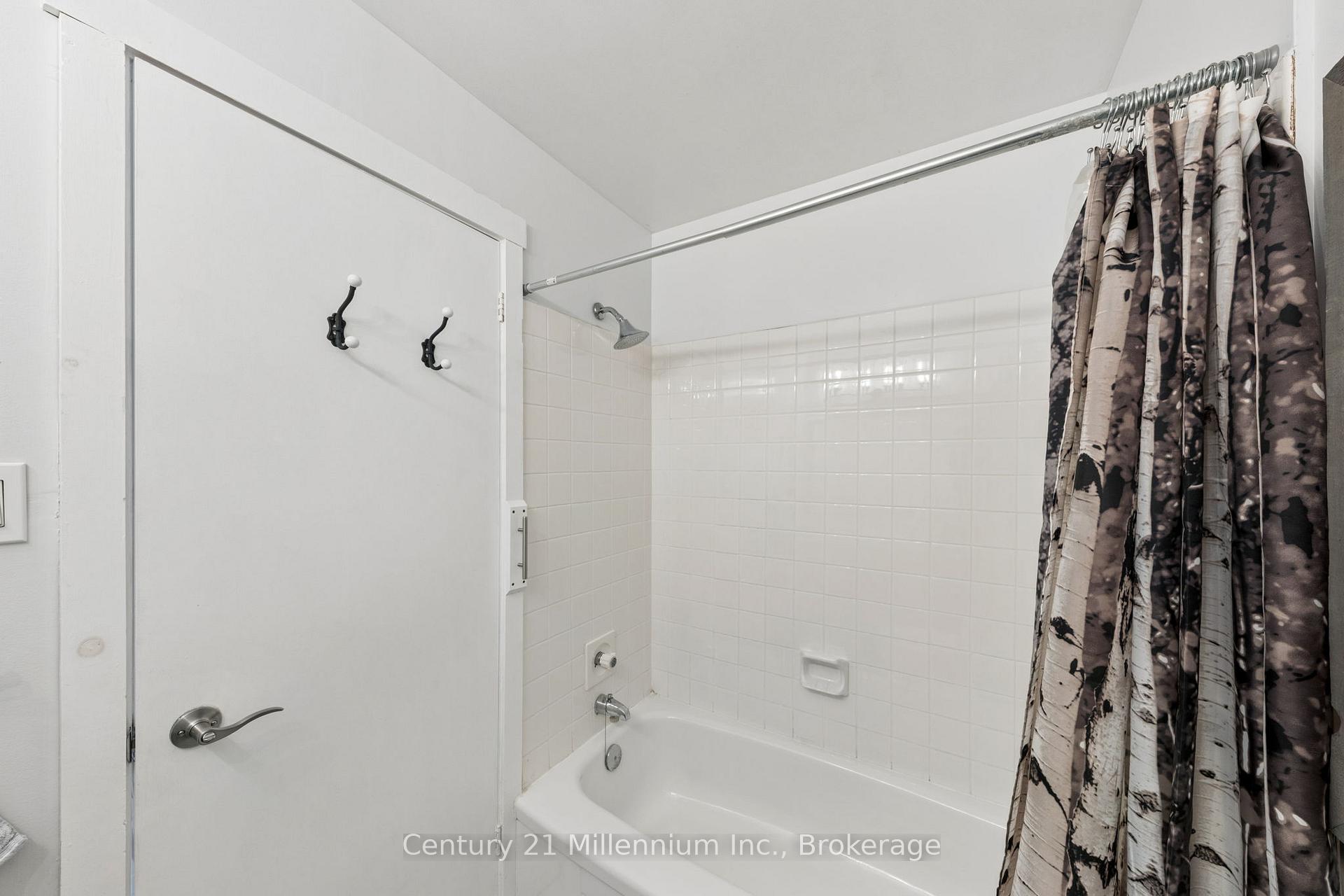 Photo 26 of 156 Escarpment Crescent, Collingwood — HOMEH