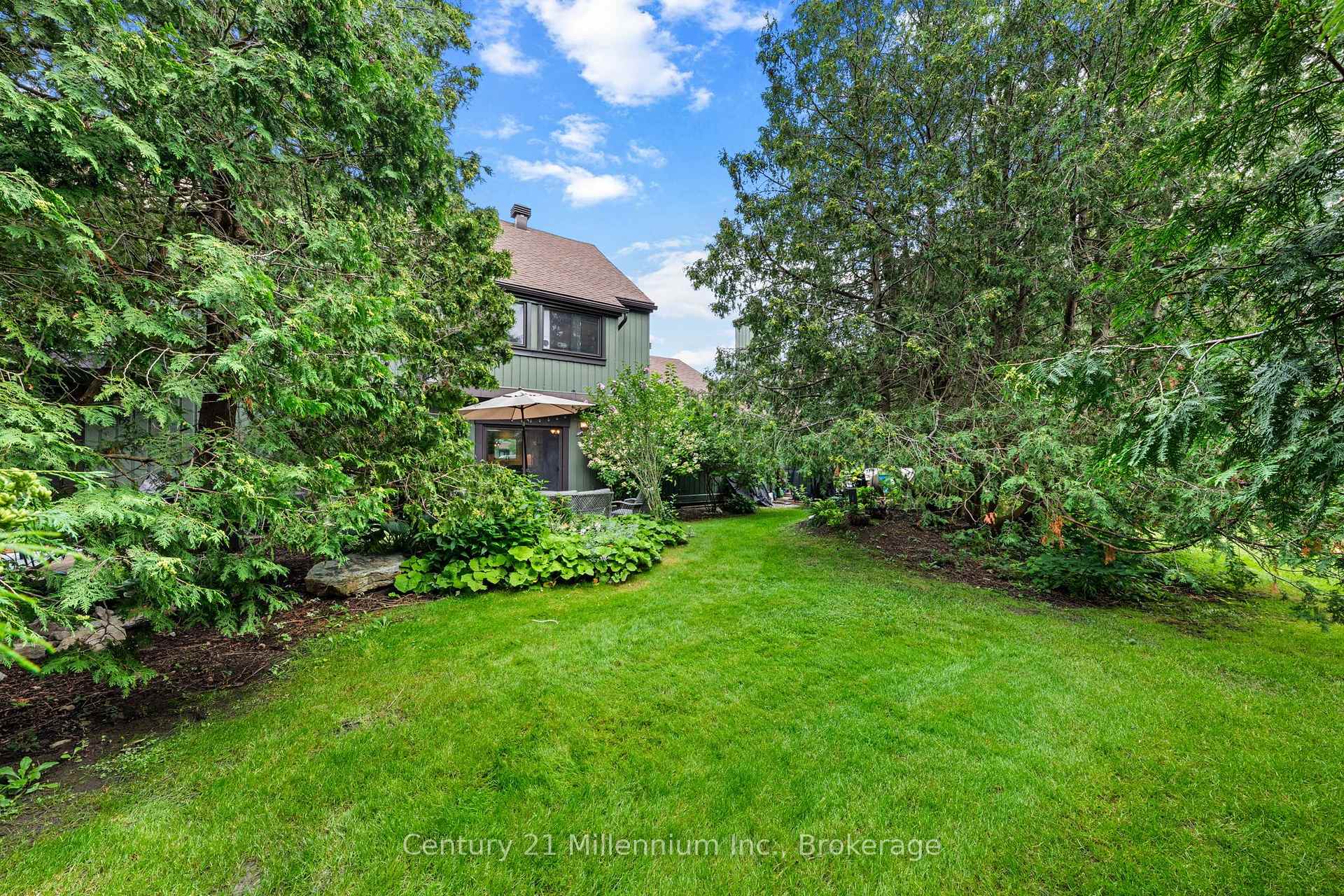 Photo 32 of 156 Escarpment Crescent, Collingwood — HOMEH