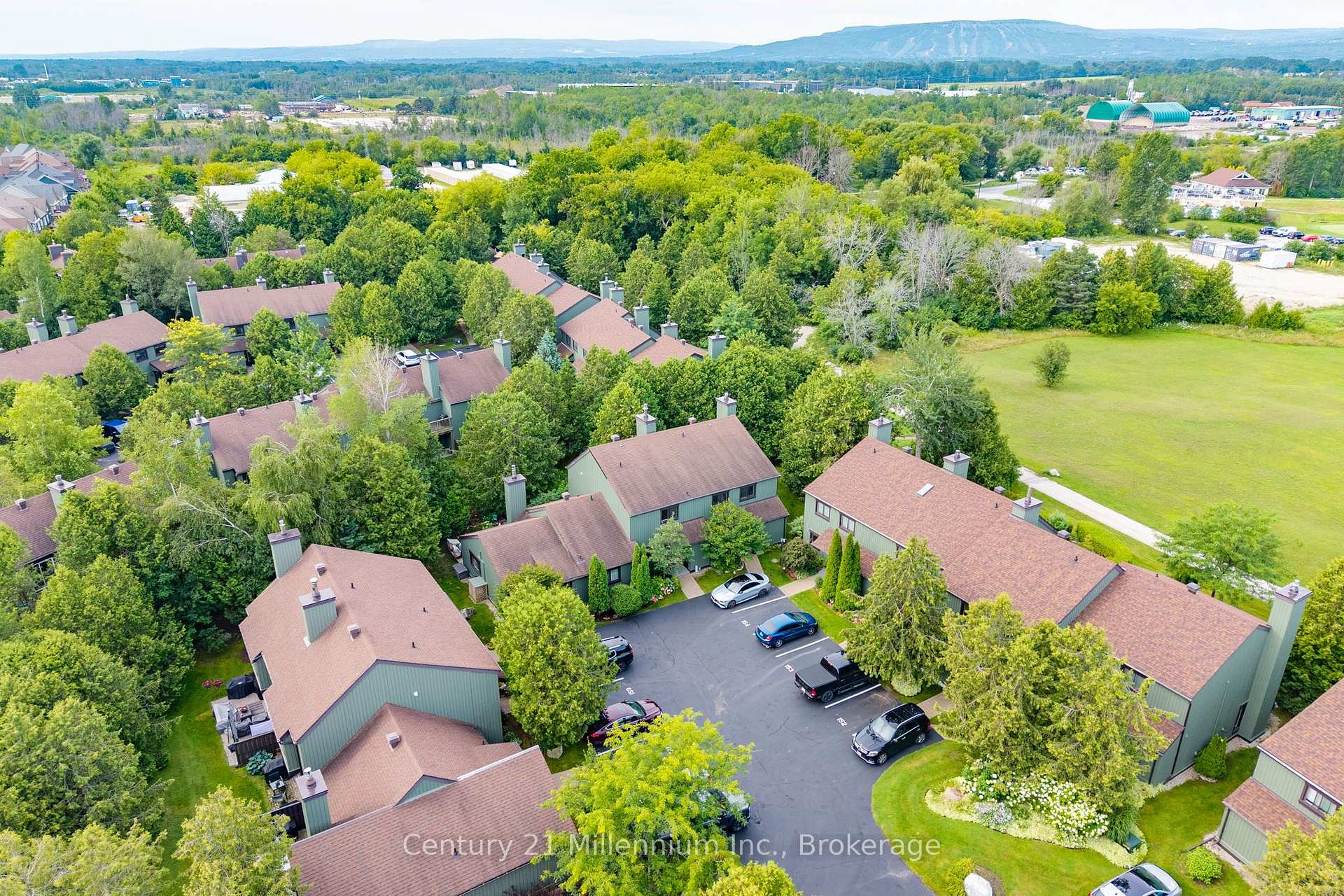 Photo 34 of 156 Escarpment Crescent, Collingwood — HOMEH