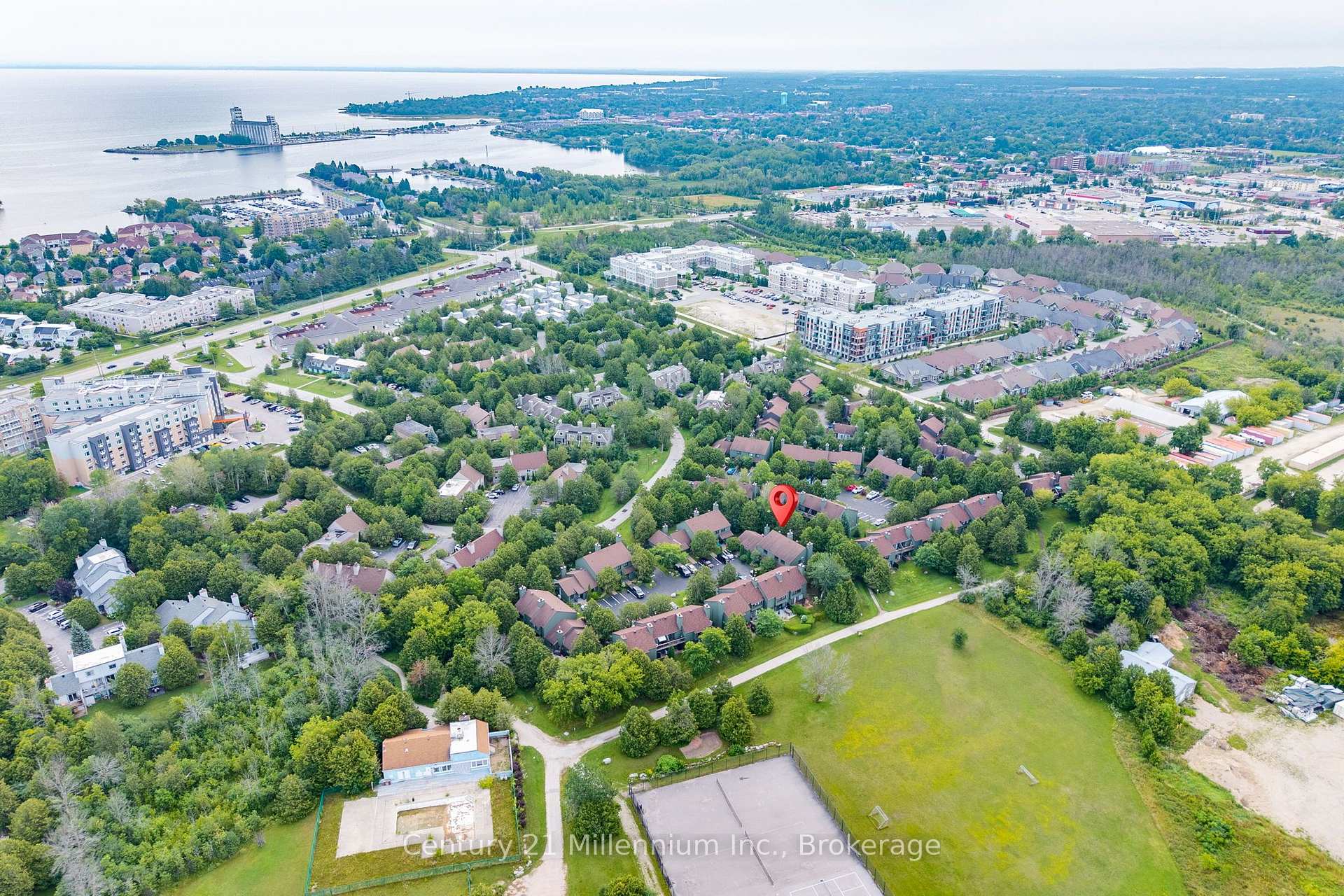 Photo 37 of 156 Escarpment Crescent, Collingwood — HOMEH