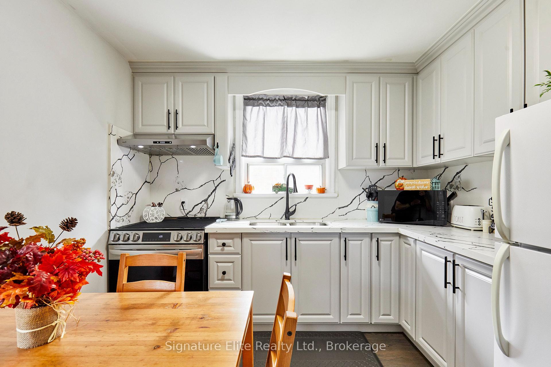 Photo 10 of 96 Oakes Avenue, Oshawa, O'Neill — HOMEH
