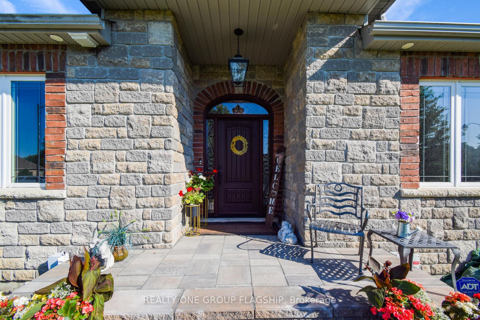 Photo 5 of 24 Wendat Trail E, Springwater, Midhurst — HOMEH