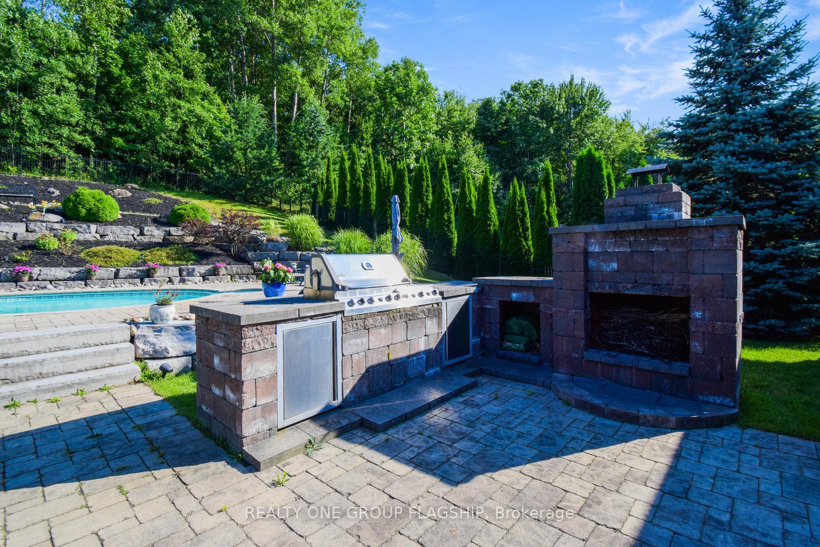 Photo 32 of 24 Wendat Trail E, Springwater, Midhurst — HOMEH