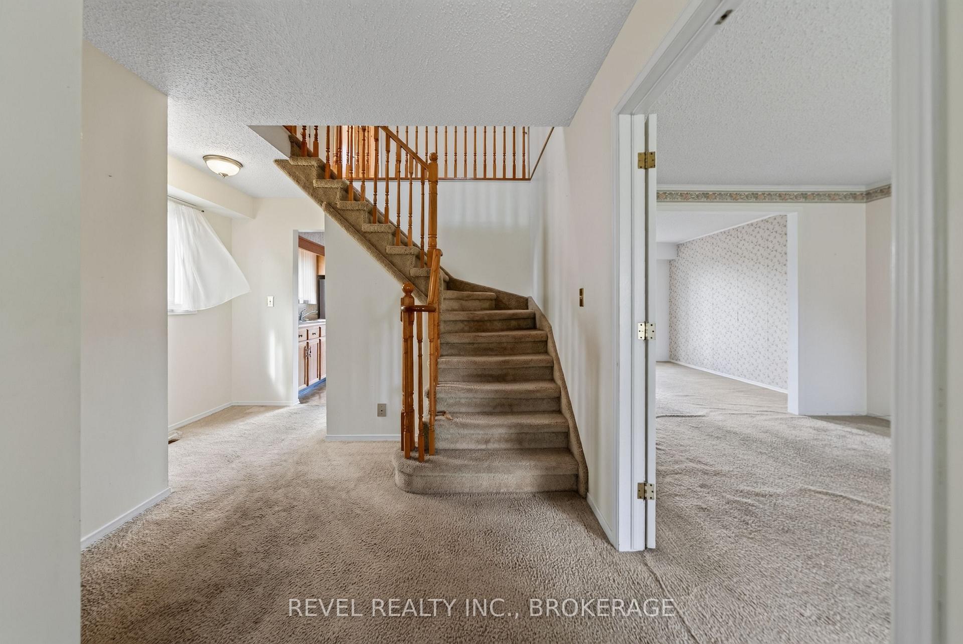 Photo 5 of 126 Grenadier Drive, Kingston, Kingston East (Incl Barret Crt) — HOMEH